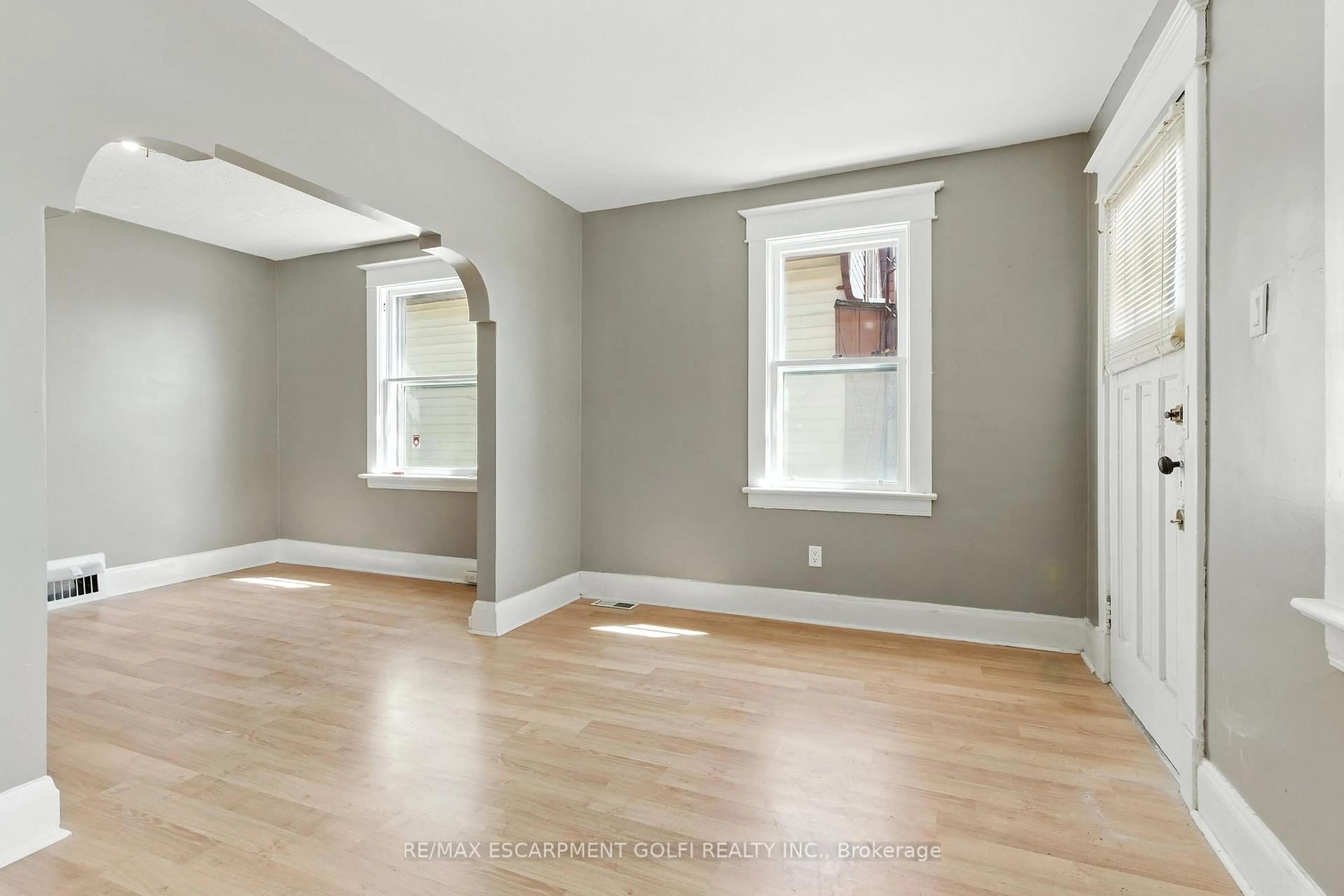 A pic of a room for 8 Maitland St, Thorold Ontario L2V 3A5