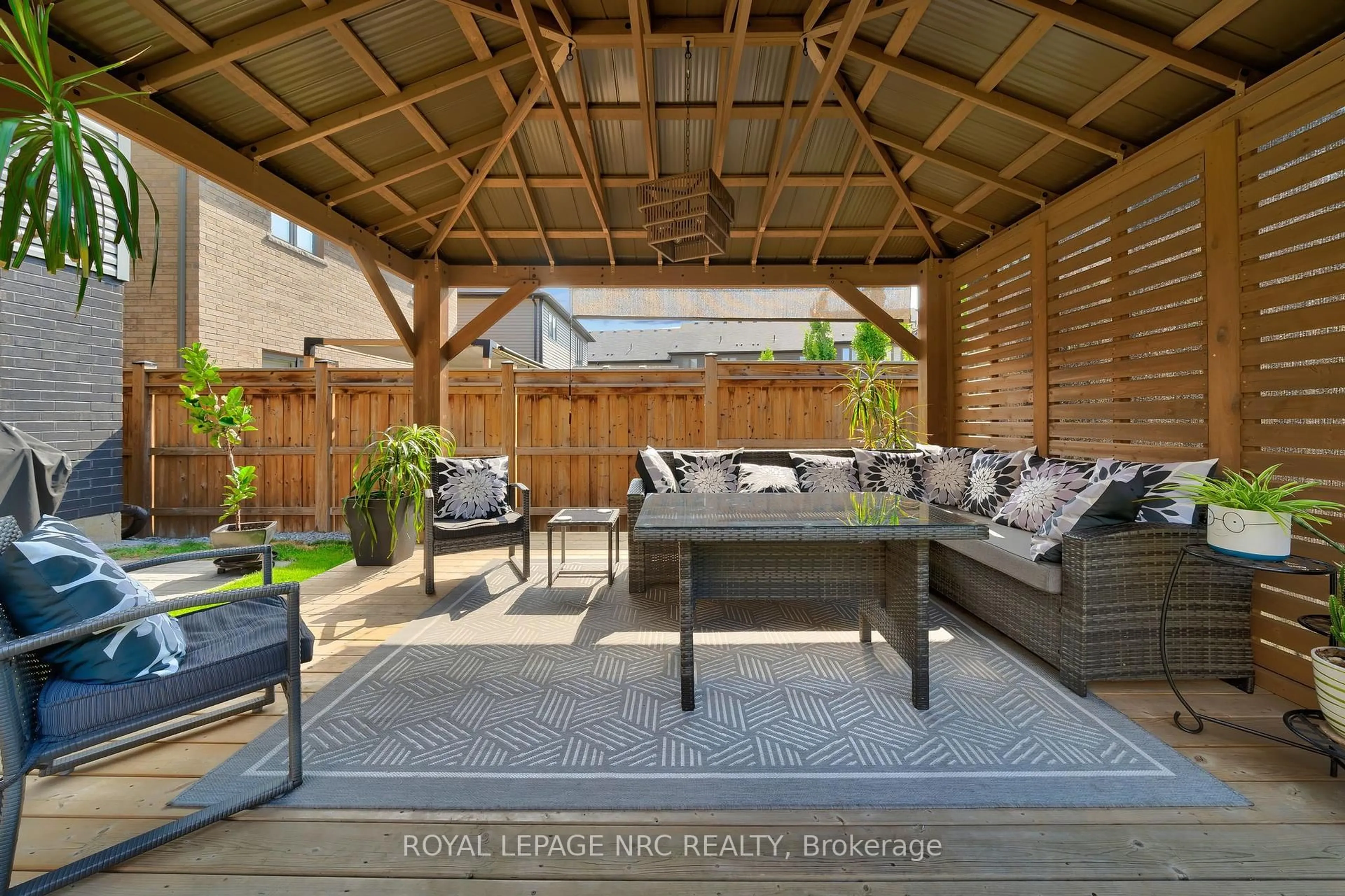 Patio, street for 4082 Healing St, Lincoln Ontario L3J 0S3