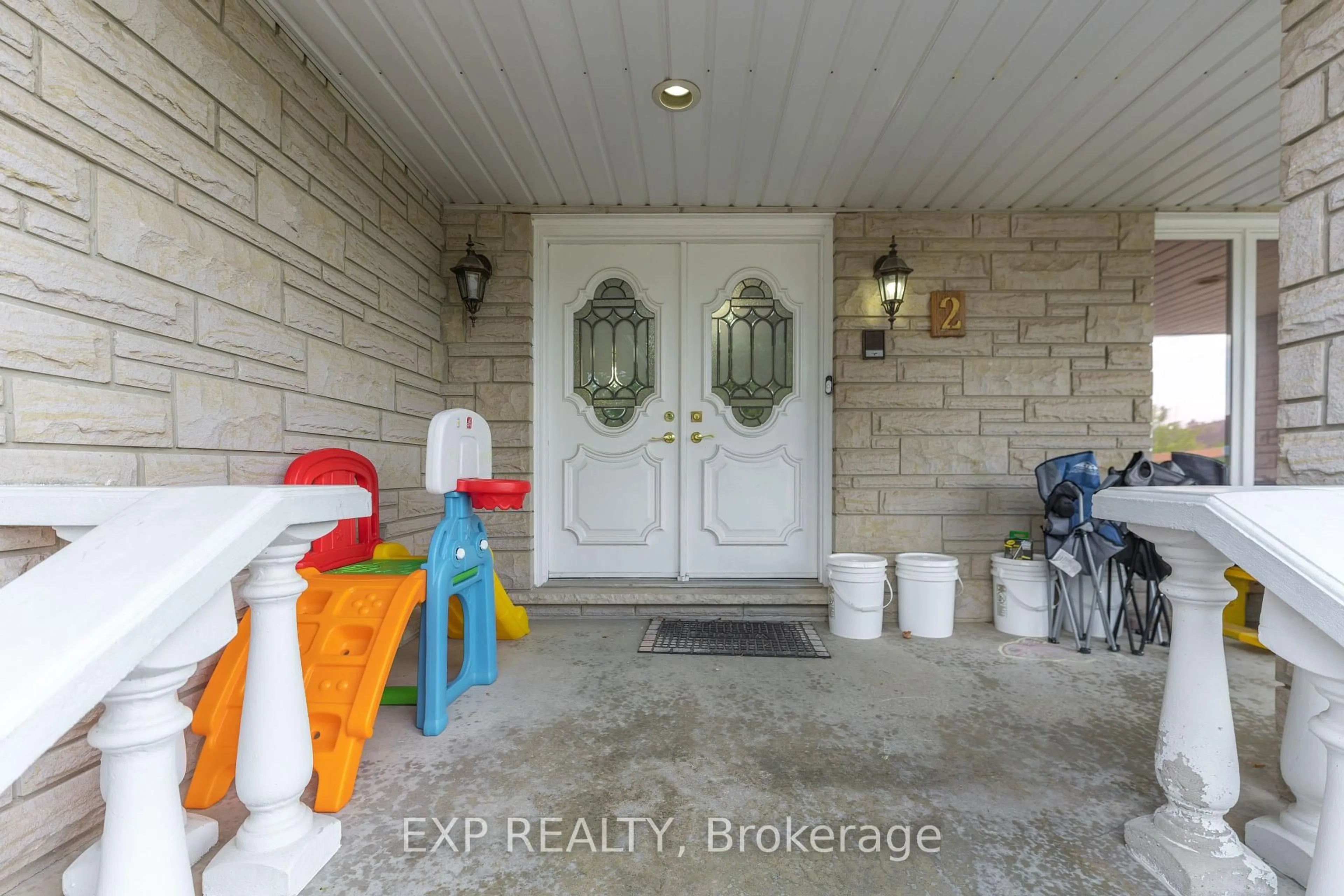 Indoor entryway for 2 Glencrest Ave, Hamilton Ontario L8G 4Y9