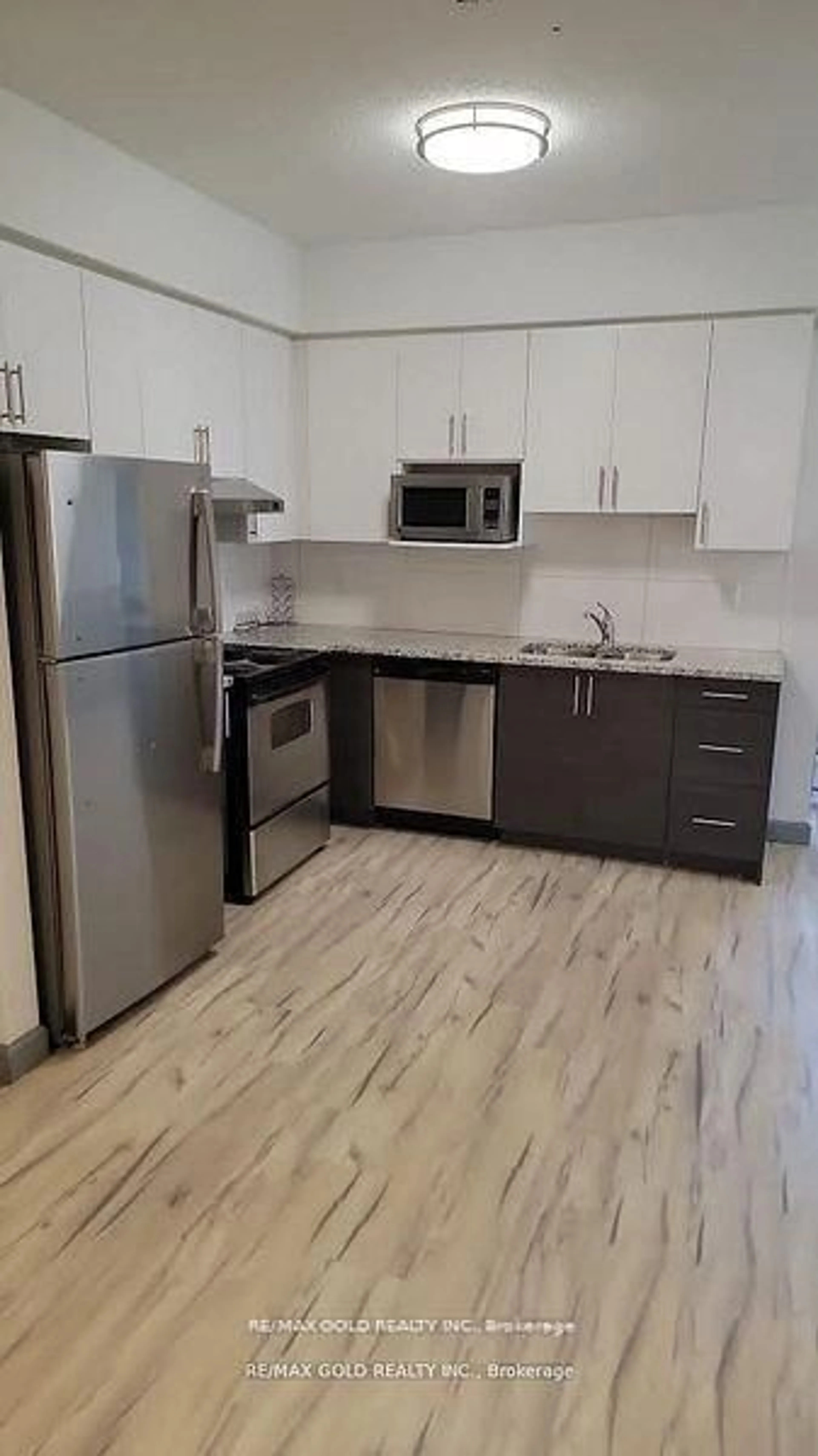 Standard kitchen, wood/laminate floor for 258 C Sunview St #366, Waterloo Ontario N2L 0H8