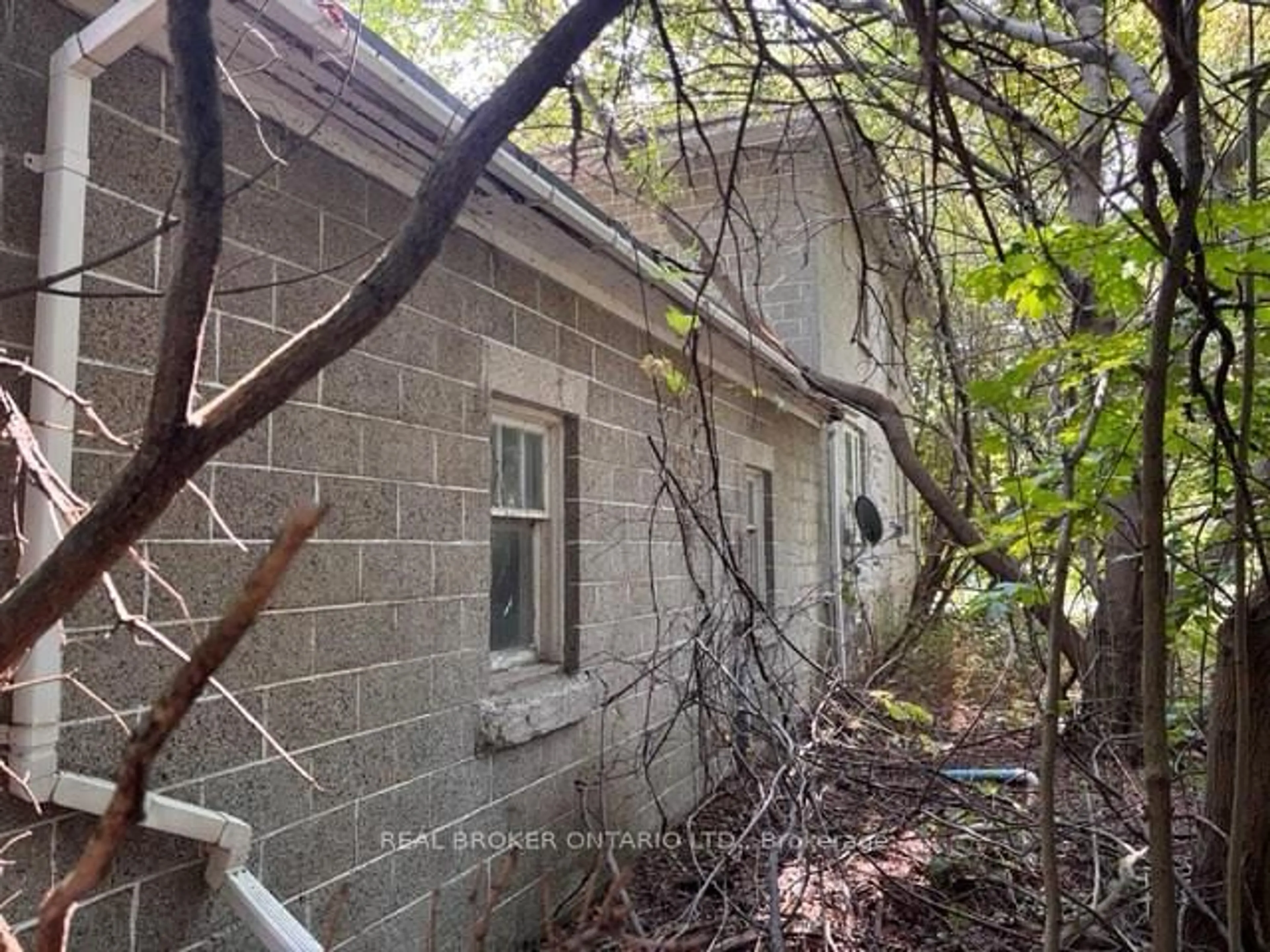 A pic from outside/outdoor area/front of a property/back of a property/a pic from drone, building for 2099 County  20 Rd, North Grenville Ontario K0G 1T0