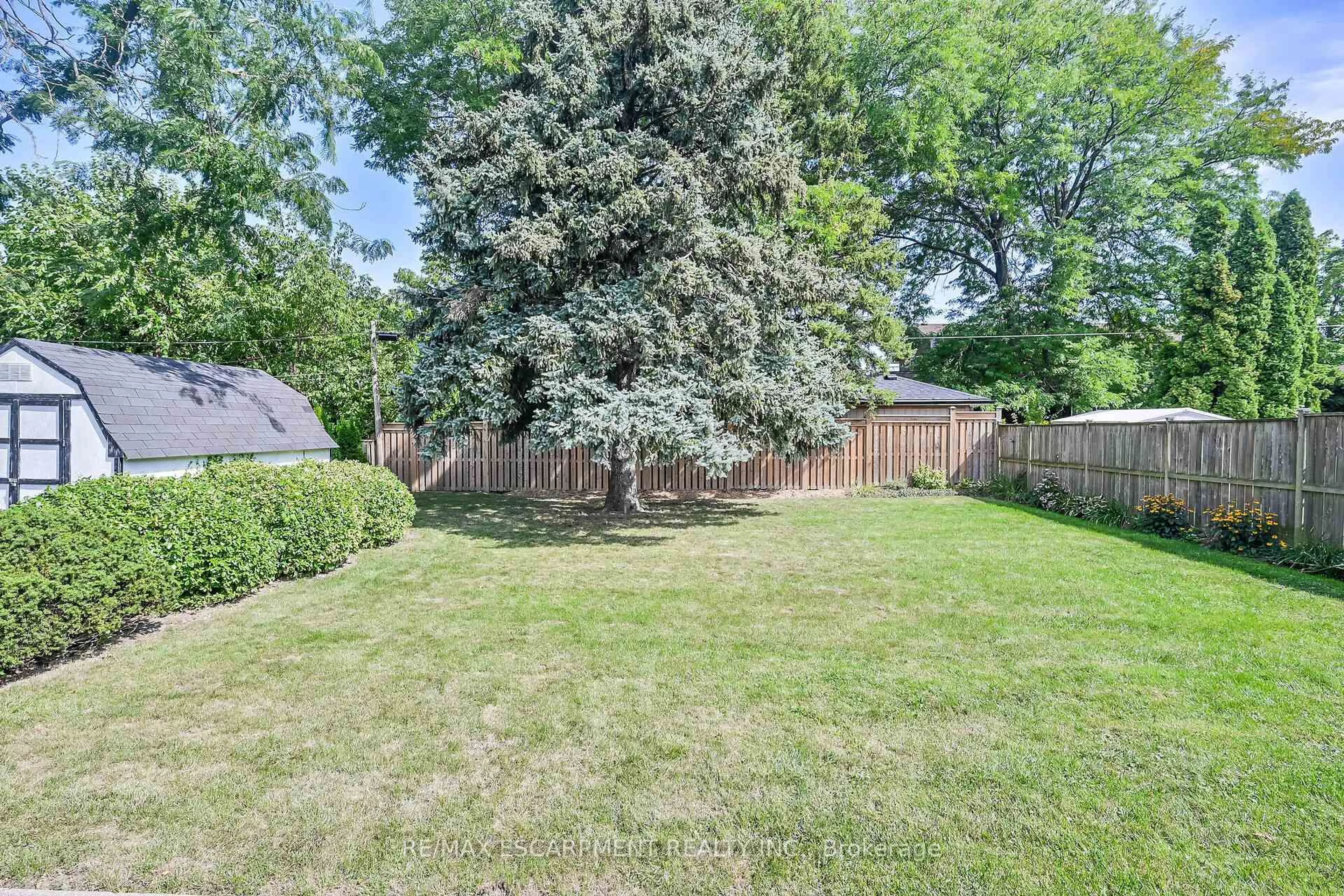 Patio, unknown for 31 Belair Dr, Hamilton Ontario L9A 2Z3