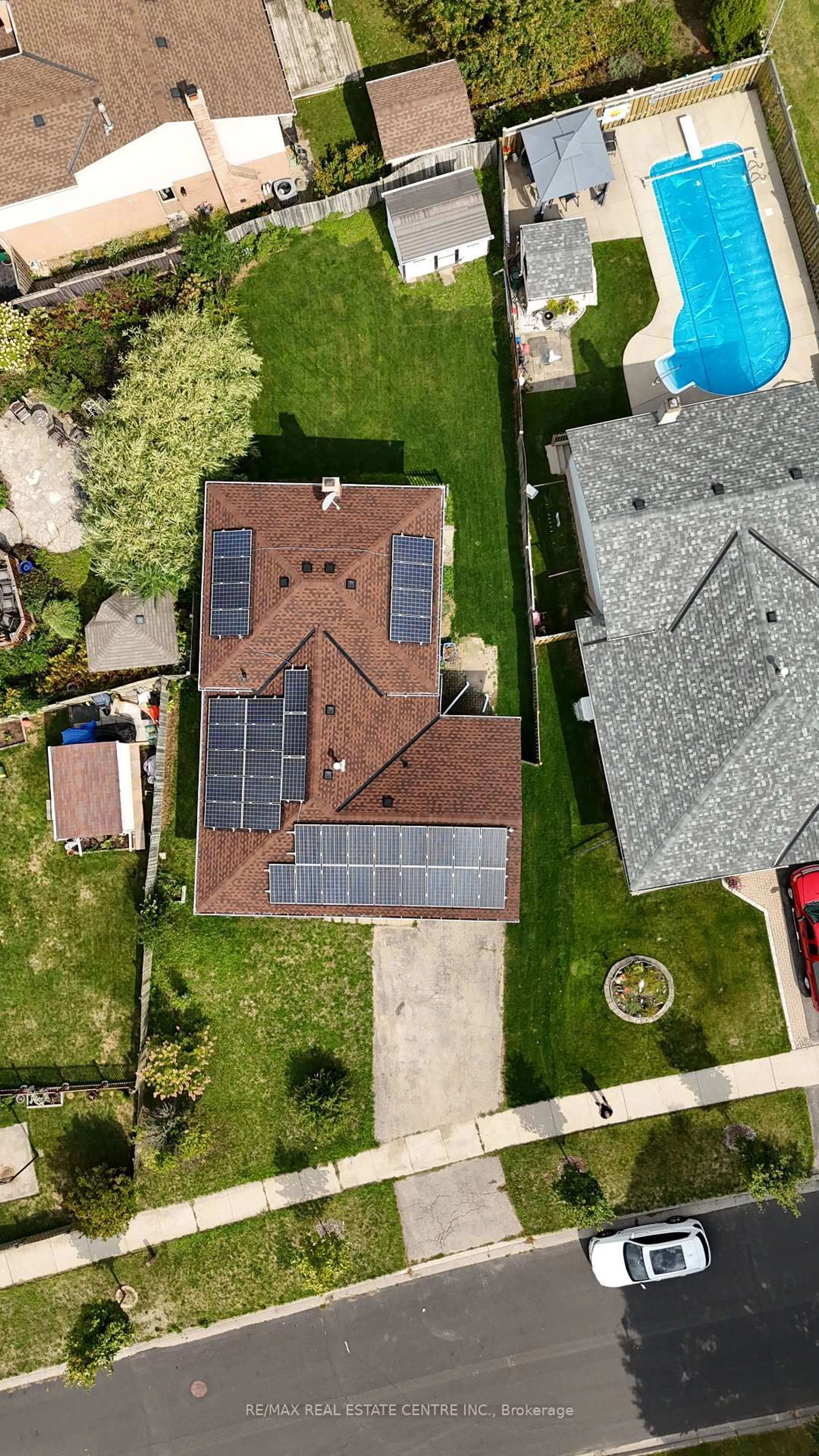 A pic from outside/outdoor area/front of a property/back of a property/a pic from drone, street for 30 Casey Dr, Kitchener Ontario N2A 3P1