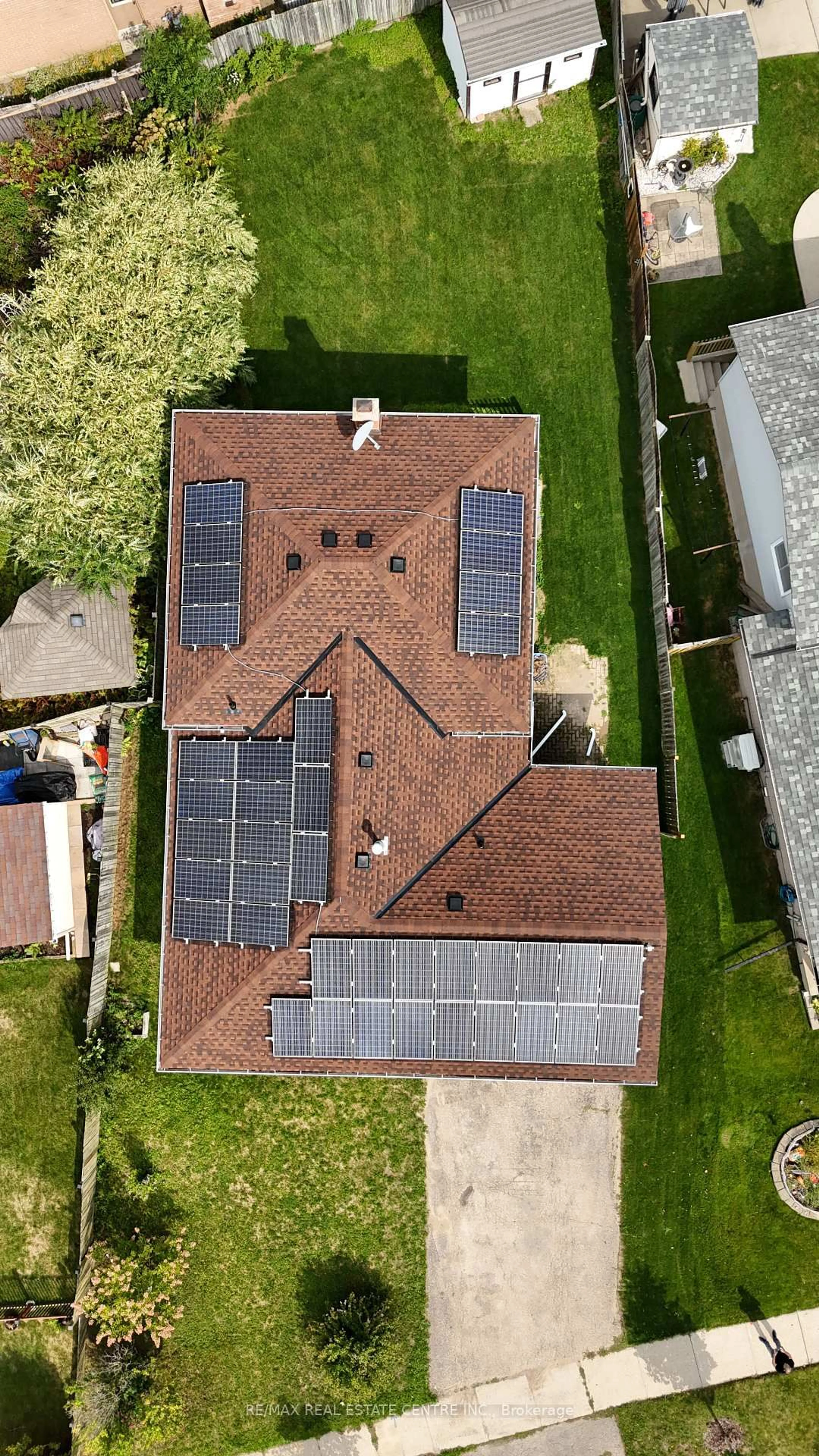 A pic from outside/outdoor area/front of a property/back of a property/a pic from drone, building for 30 Casey Dr, Kitchener Ontario N2A 3P1