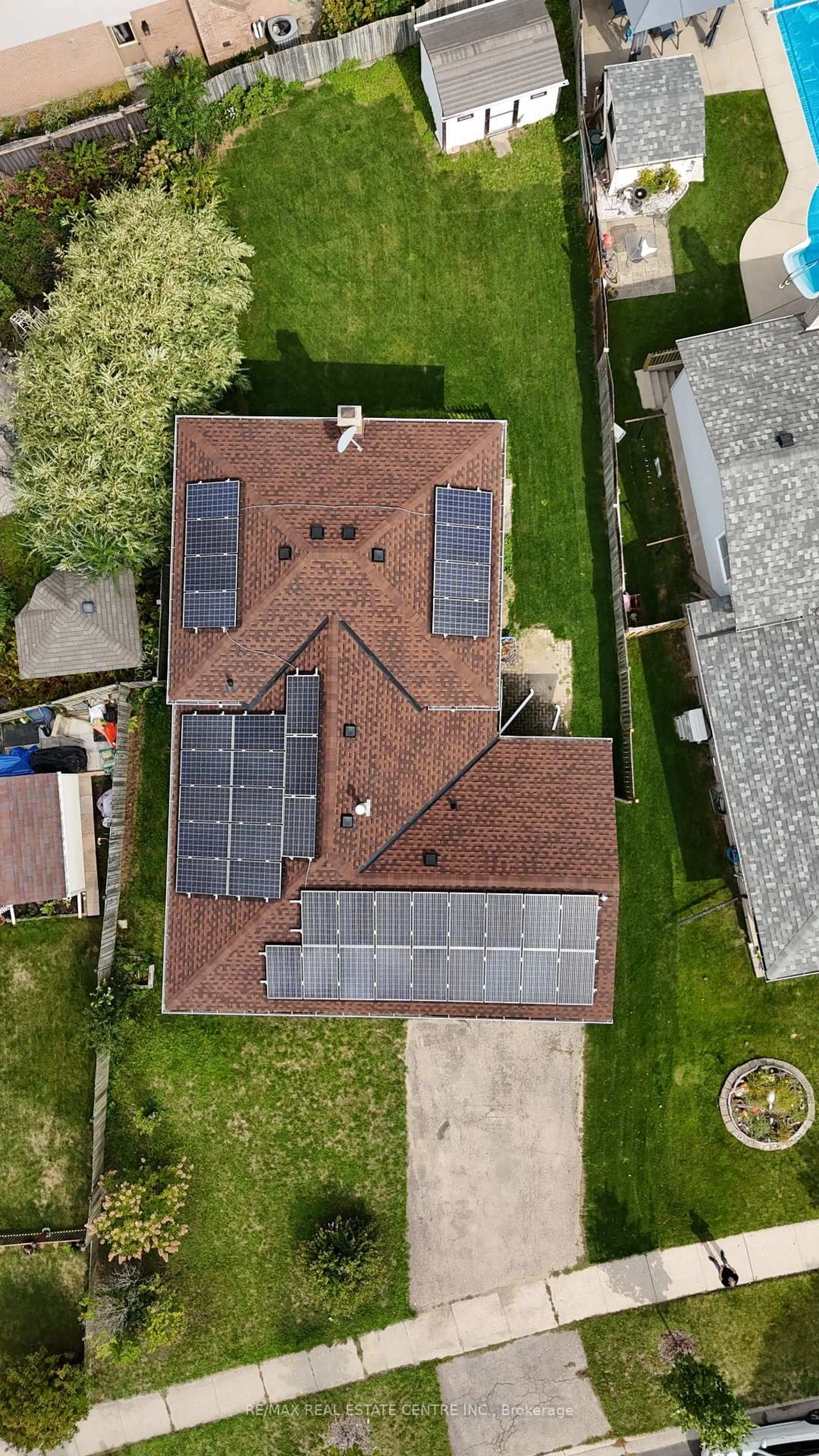 A pic from outside/outdoor area/front of a property/back of a property/a pic from drone, building for 30 Casey Dr, Kitchener Ontario N2A 3P1