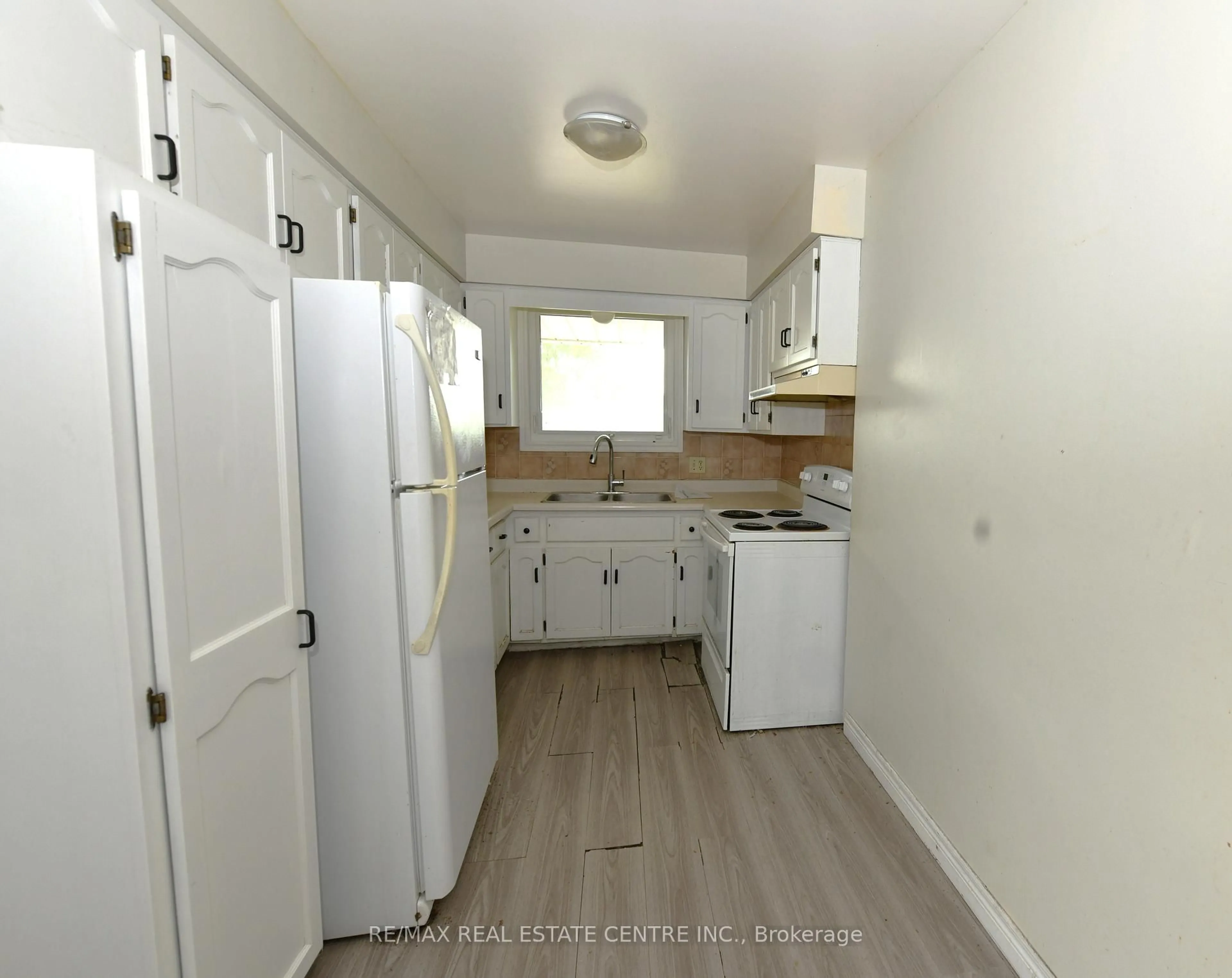 Standard kitchen, unknown for 30 Casey Dr, Kitchener Ontario N2A 3P1