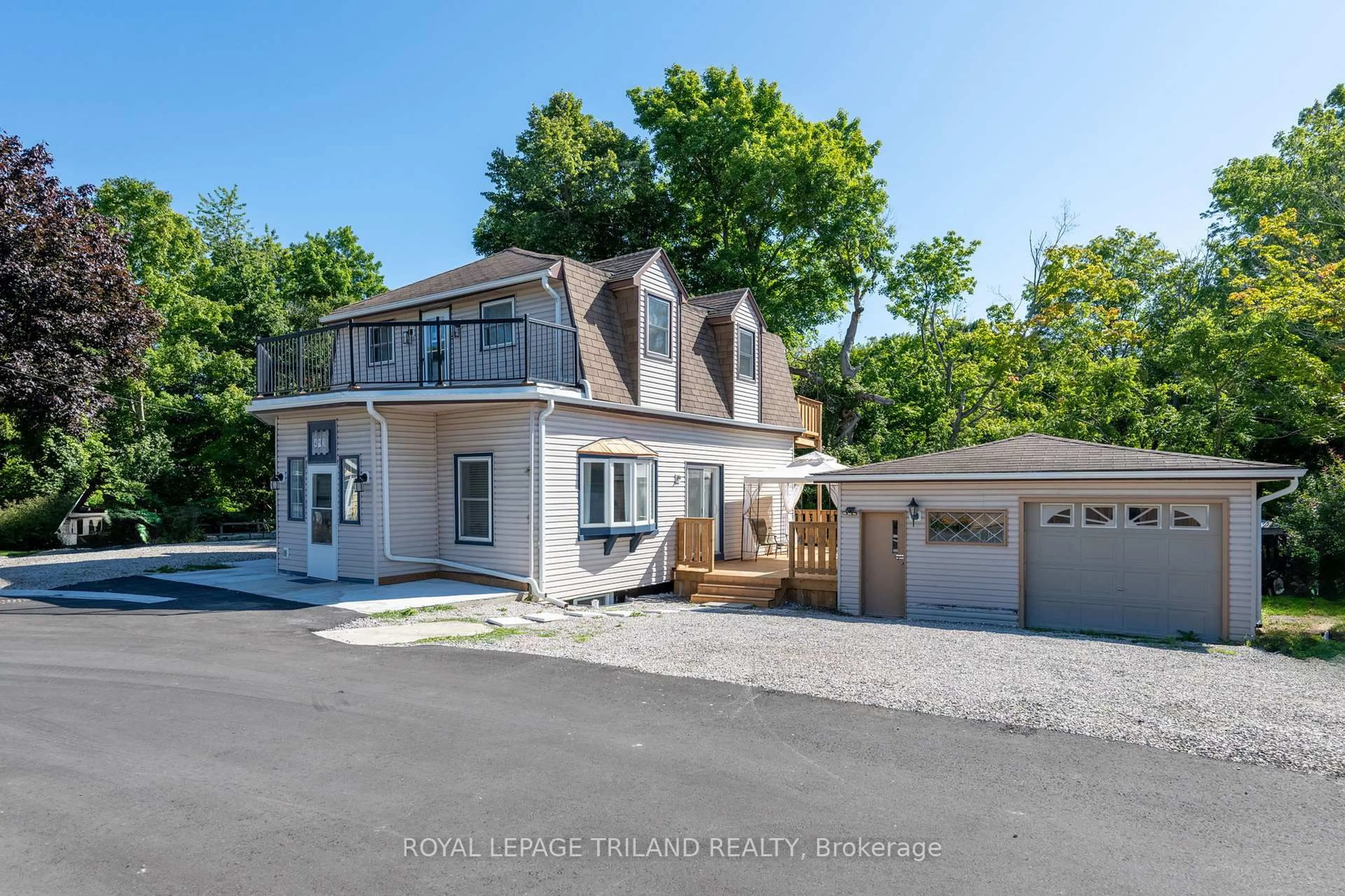 A pic from outside/outdoor area/front of a property/back of a property/a pic from drone, street for 403 TOWER HEIGHTS Dr, Central Elgin Ontario N5L 1G2