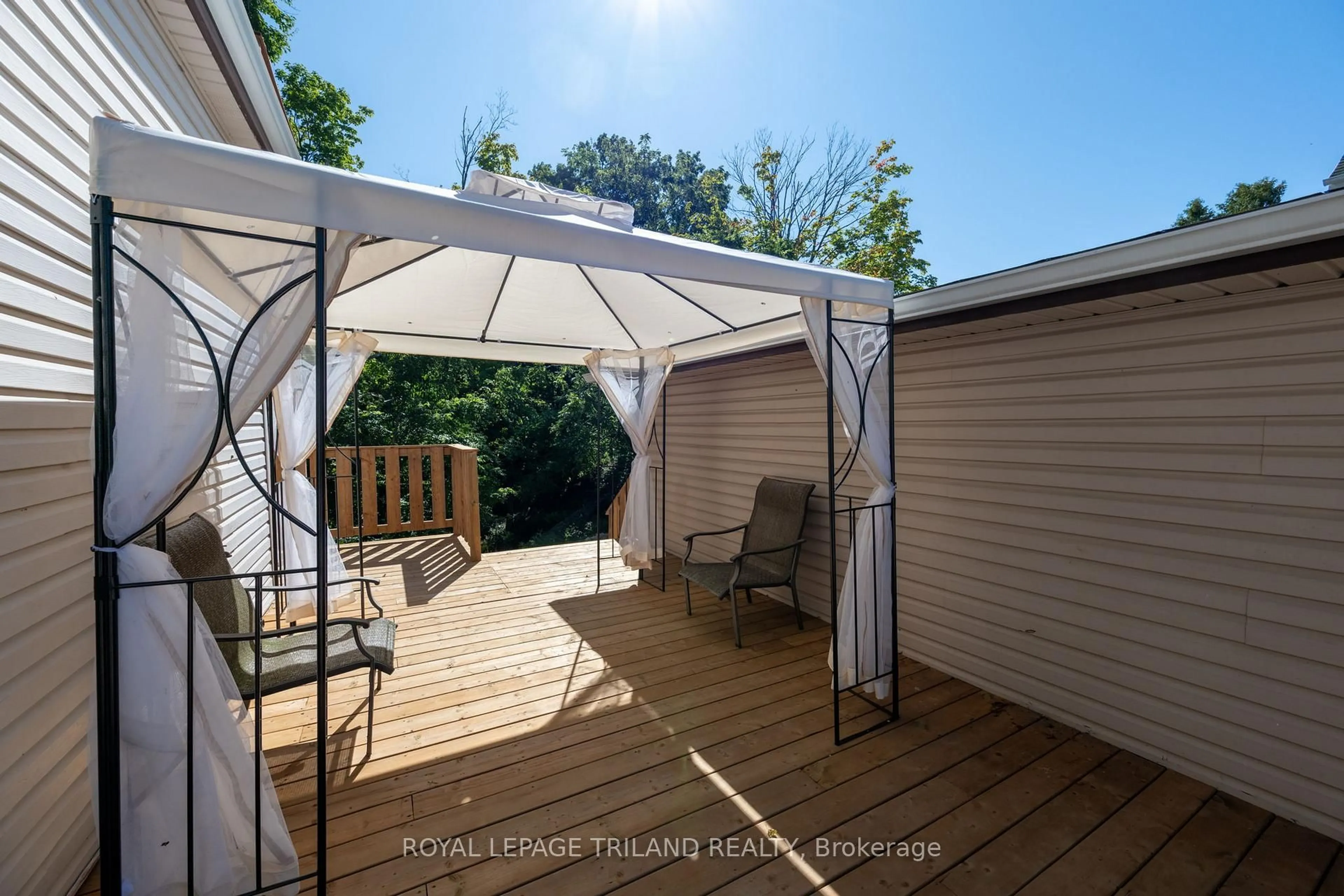 Patio, unknown for 403 TOWER HEIGHTS Dr, Central Elgin Ontario N5L 1G2