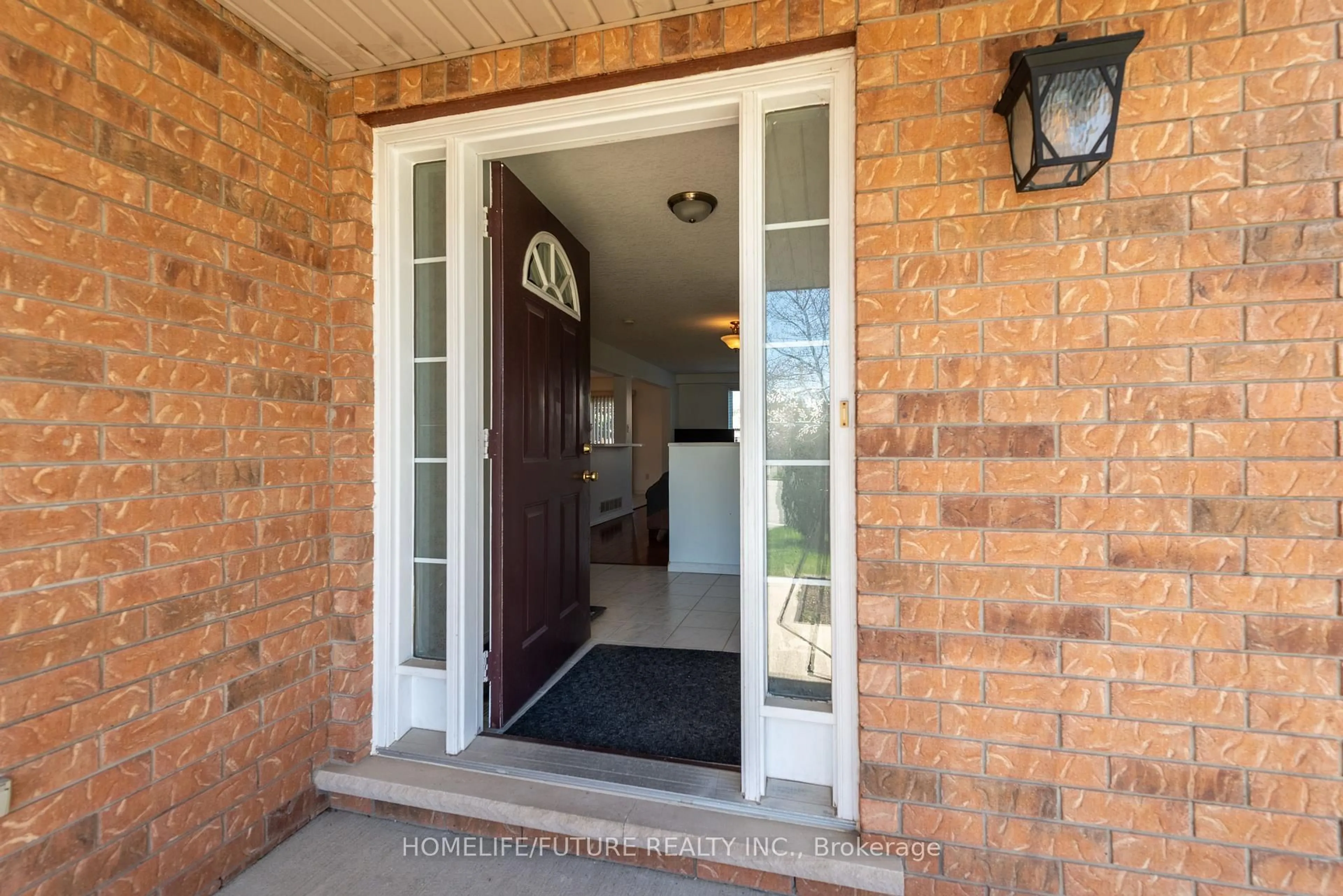 Indoor entryway for 264 Holbeach Crt, Waterloo Ontario N2J 4Y7