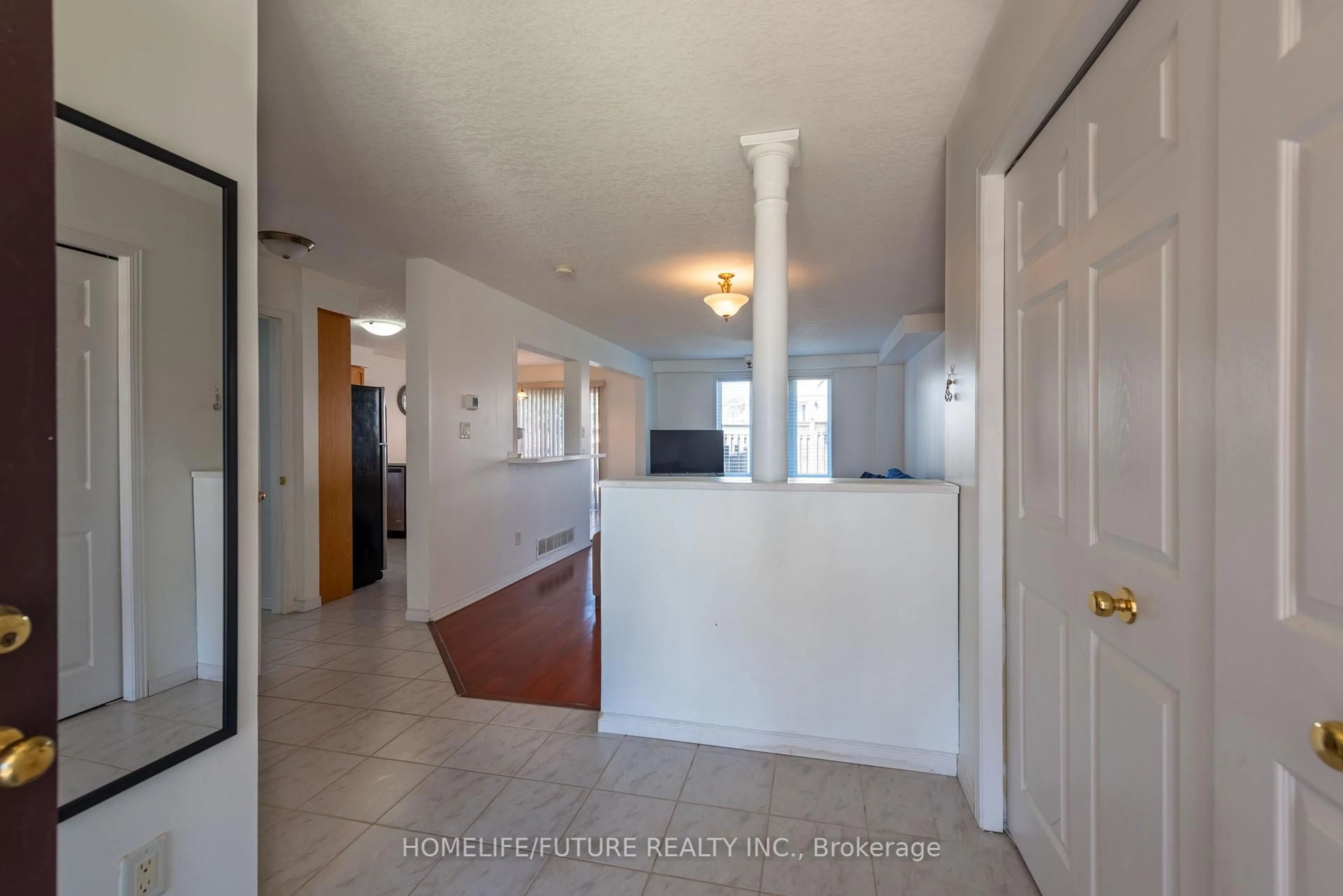 Indoor entryway for 264 Holbeach Crt, Waterloo Ontario N2J 4Y7
