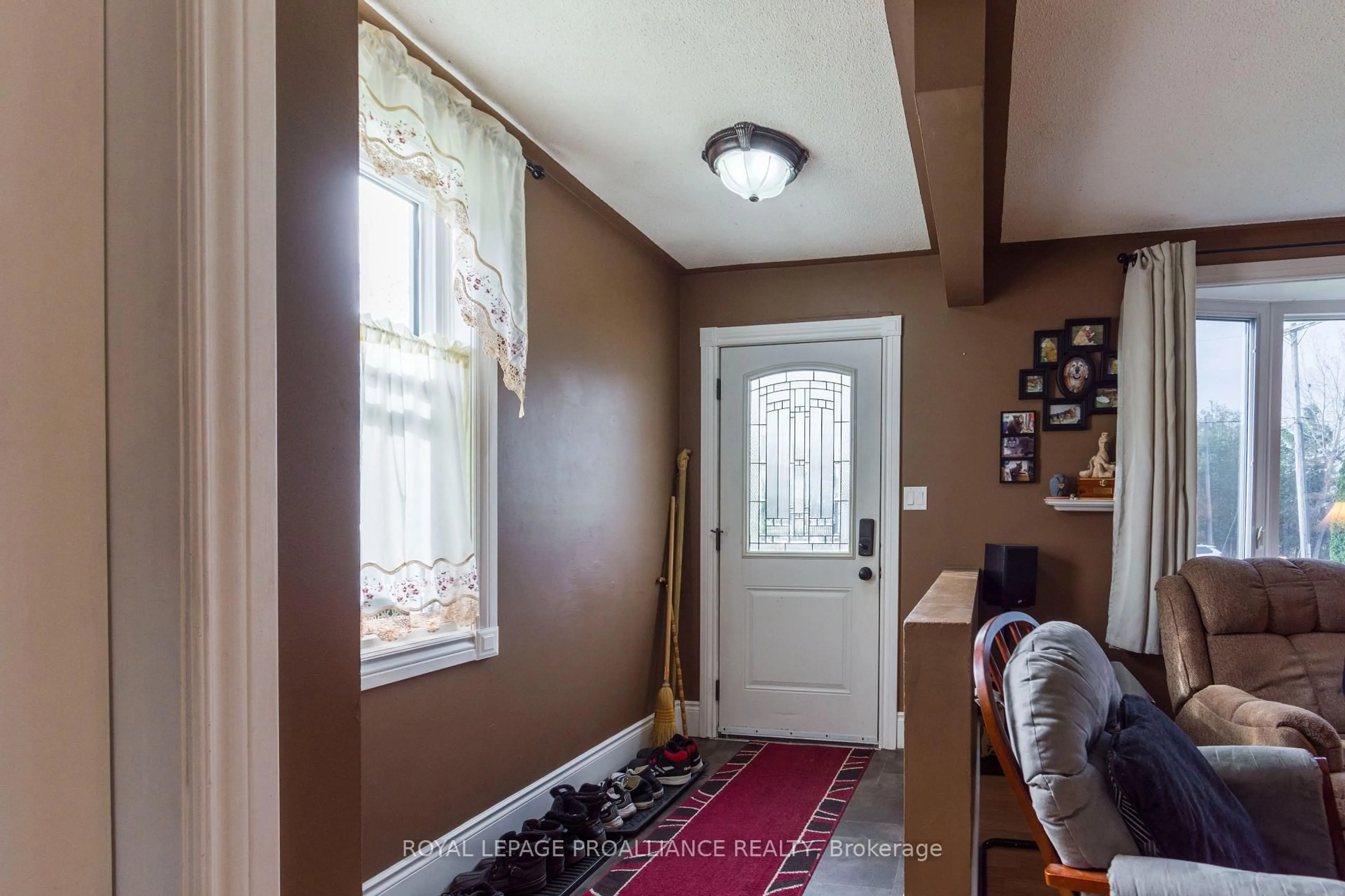 Indoor entryway for 16 Dead Creek Rd, Quinte West Ontario K0K 1L0