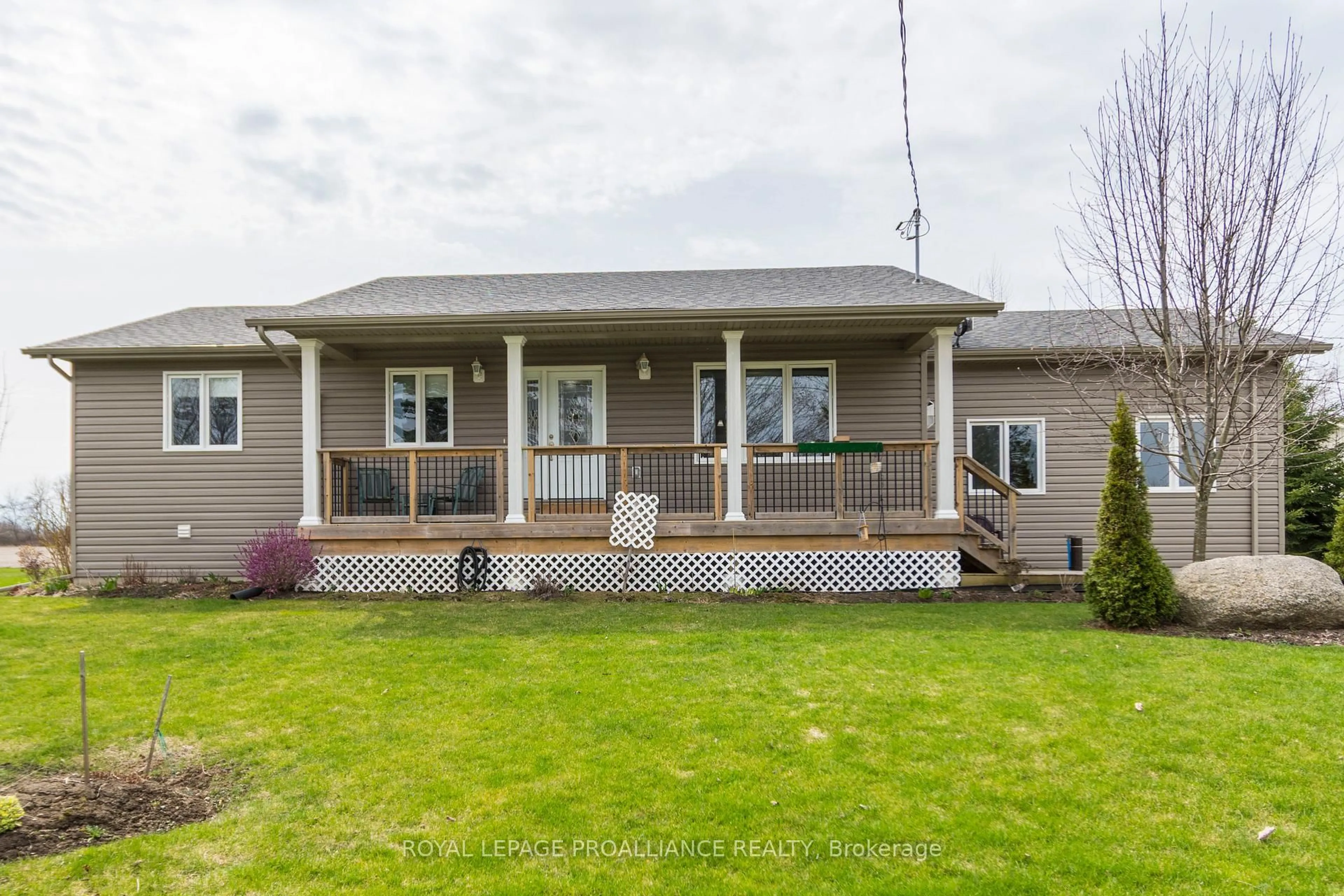 Home with vinyl exterior material, unknown for 25 Chatten Rd, Brighton Ontario K0K 1H0