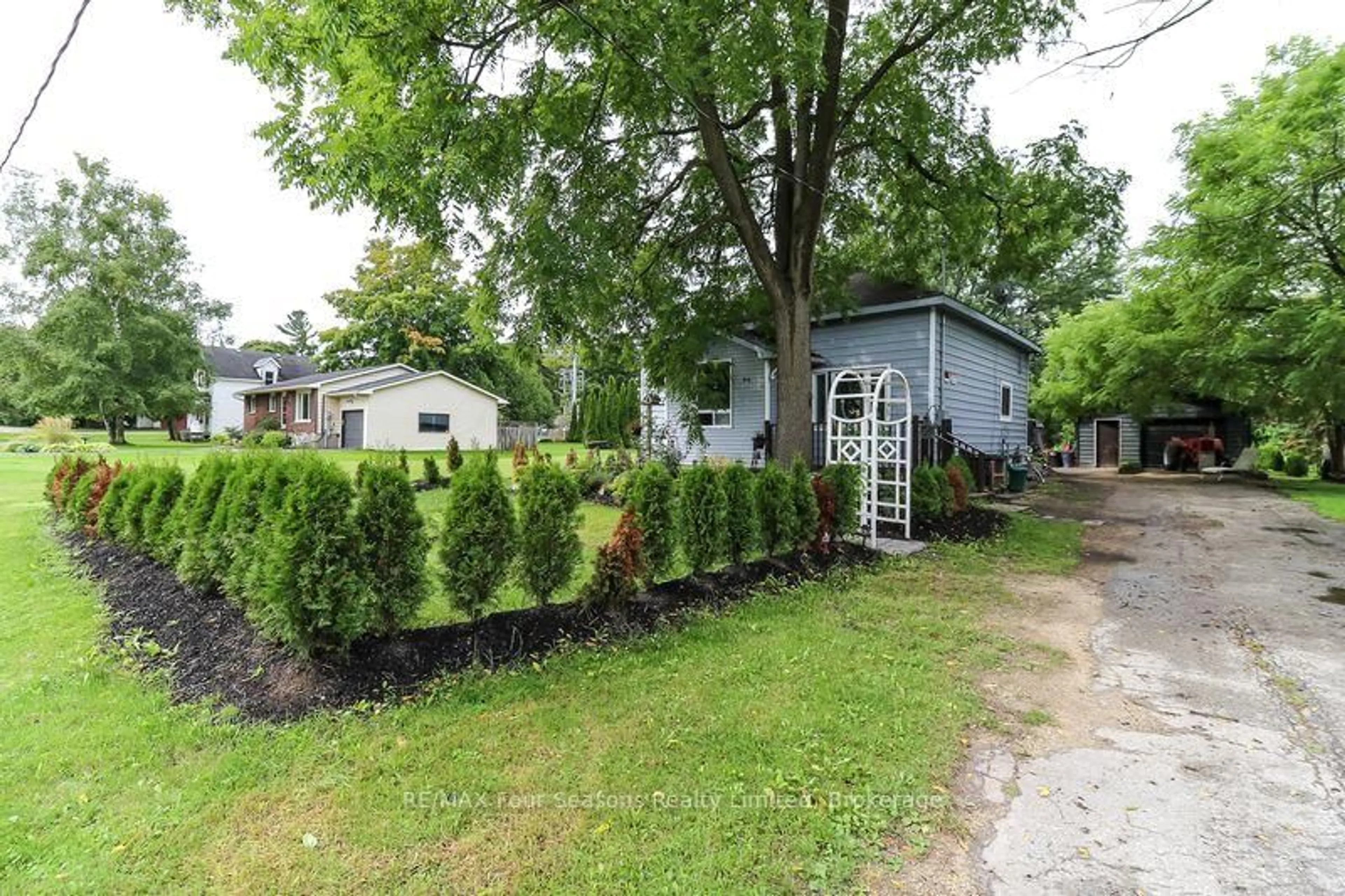 Patio, street for 96 Lorne St, Meaford Ontario N4L 1E9