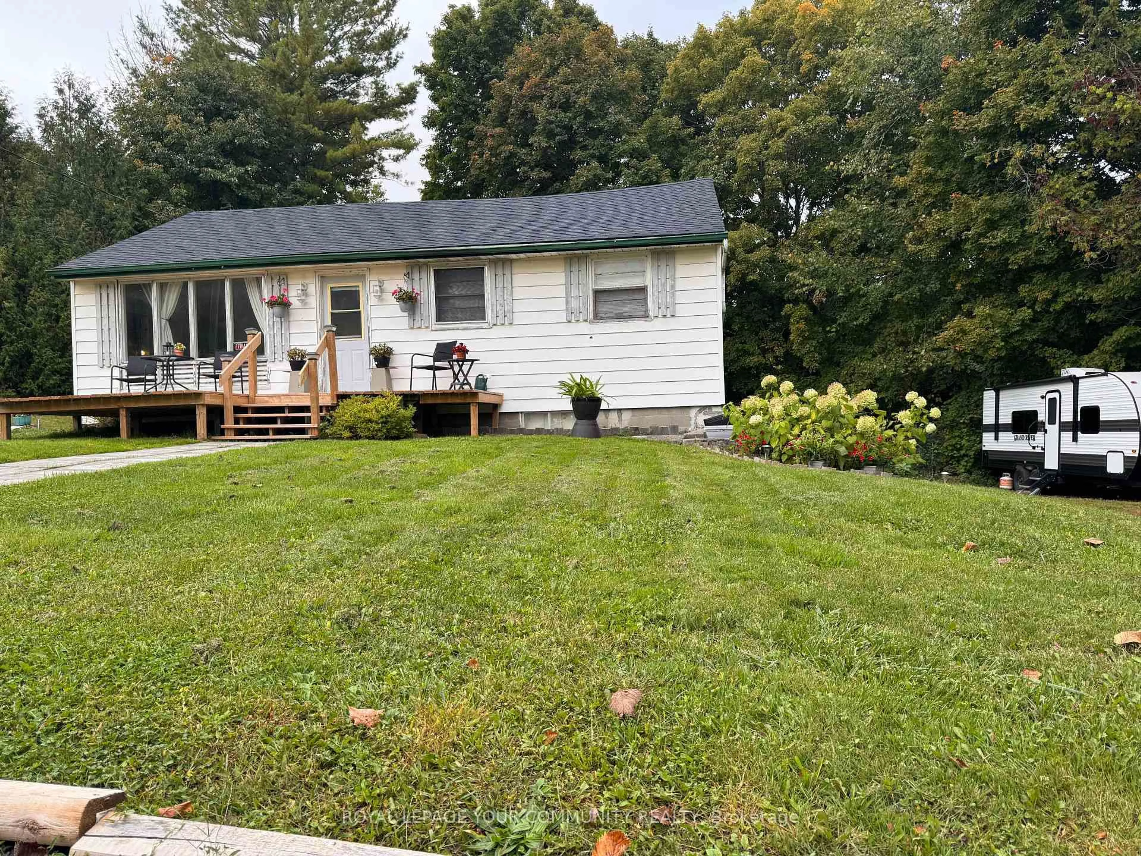 Home with vinyl exterior material, unknown for 535 County Rd 121 Rd, Kawartha Lakes Ontario K0M 1N0