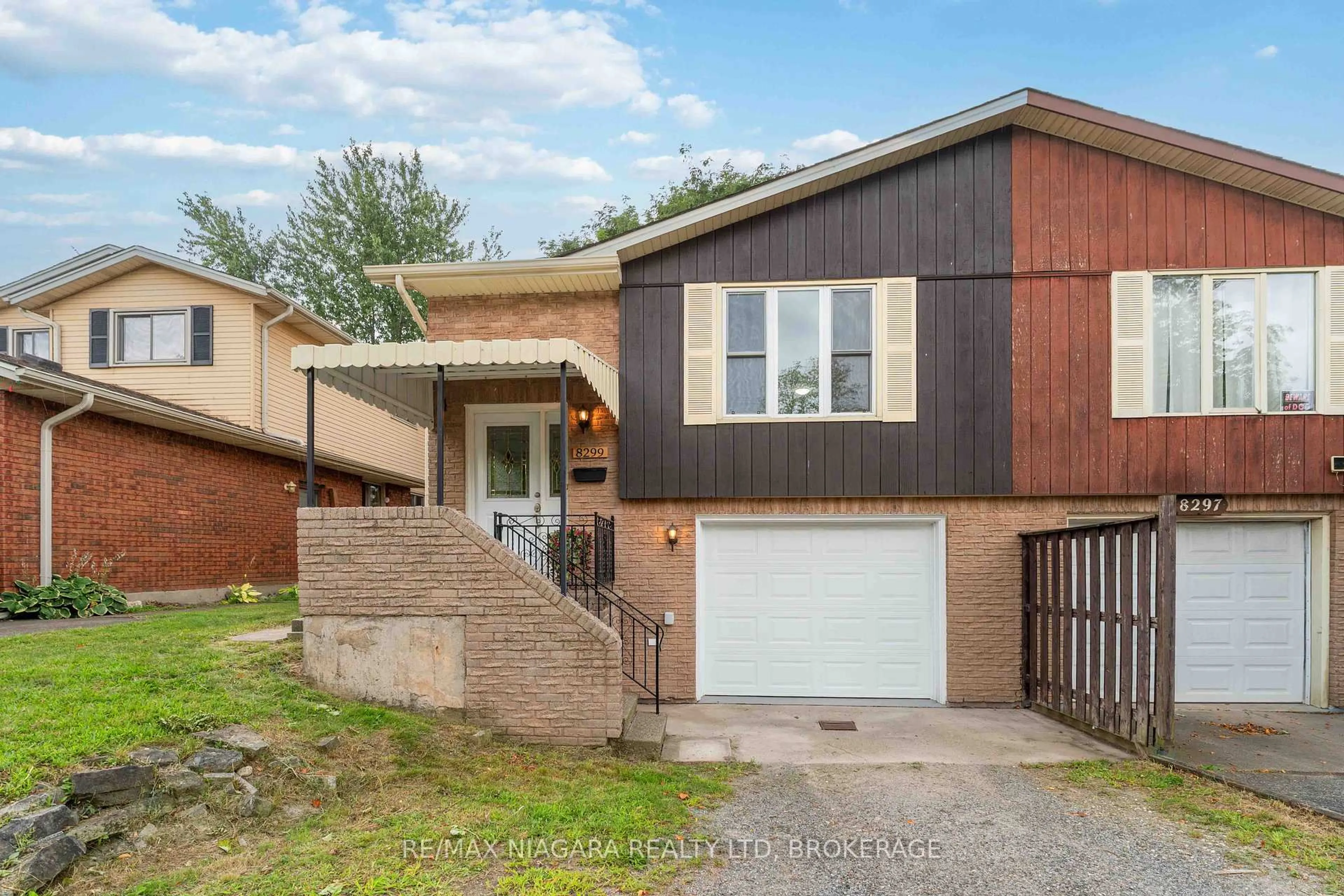 Home with brick exterior material, street for 8299 Mundare Cres, Niagara Falls Ontario L2G 7M6