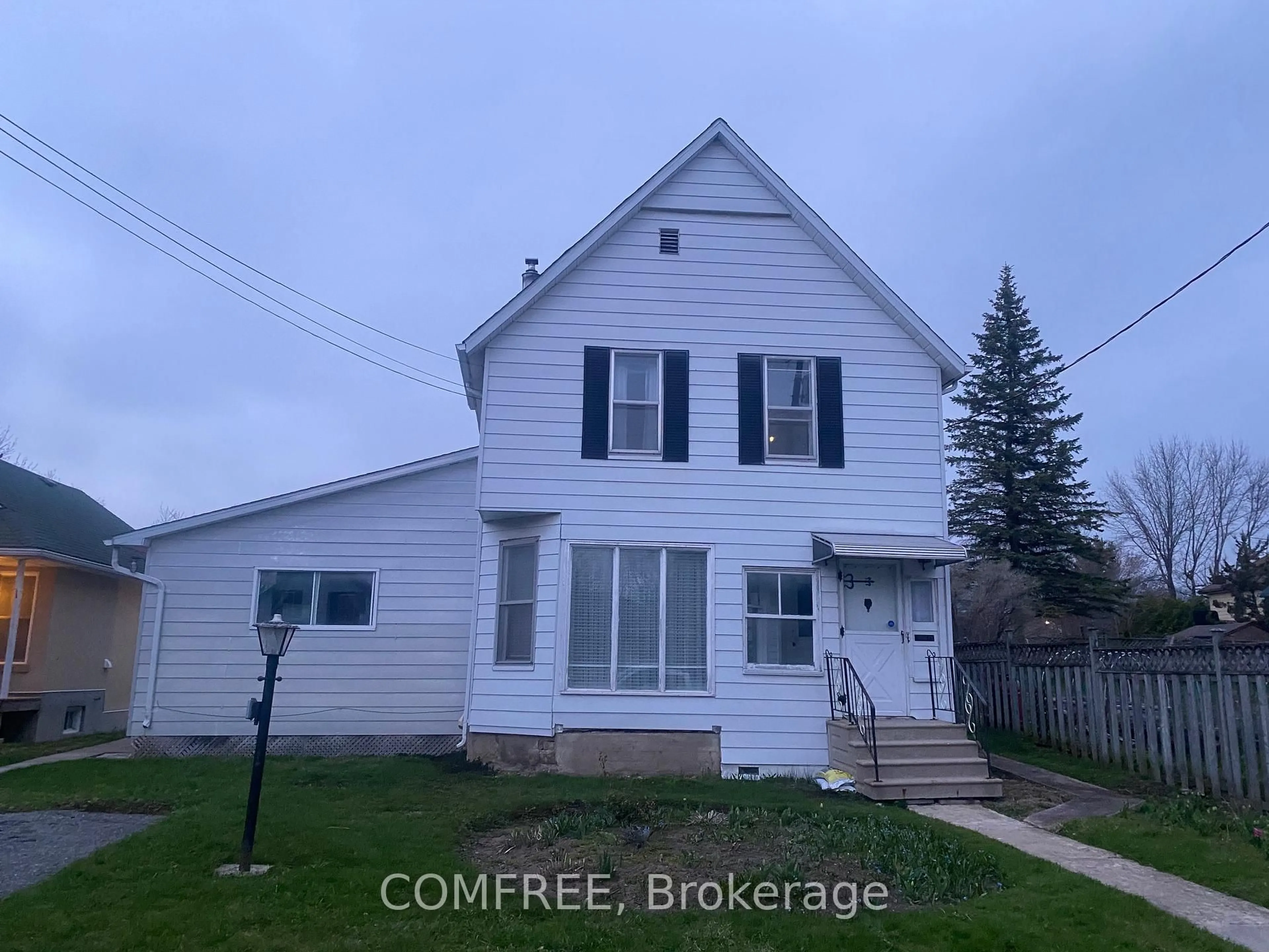 Unknown for 17 Grant St, Perth Ontario K7H 1X6