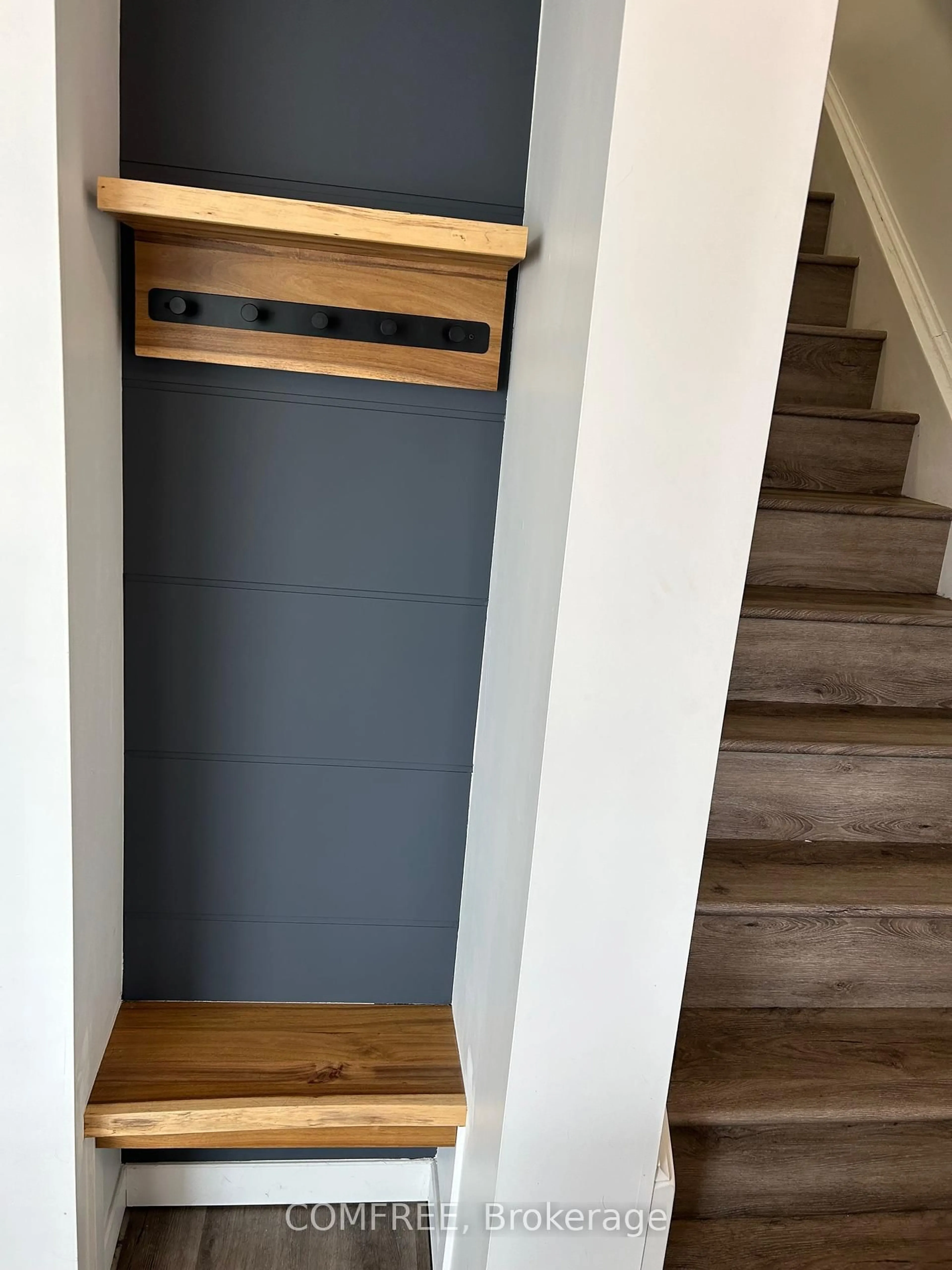Stairs for 17 Grant St, Perth Ontario K7H 1X6