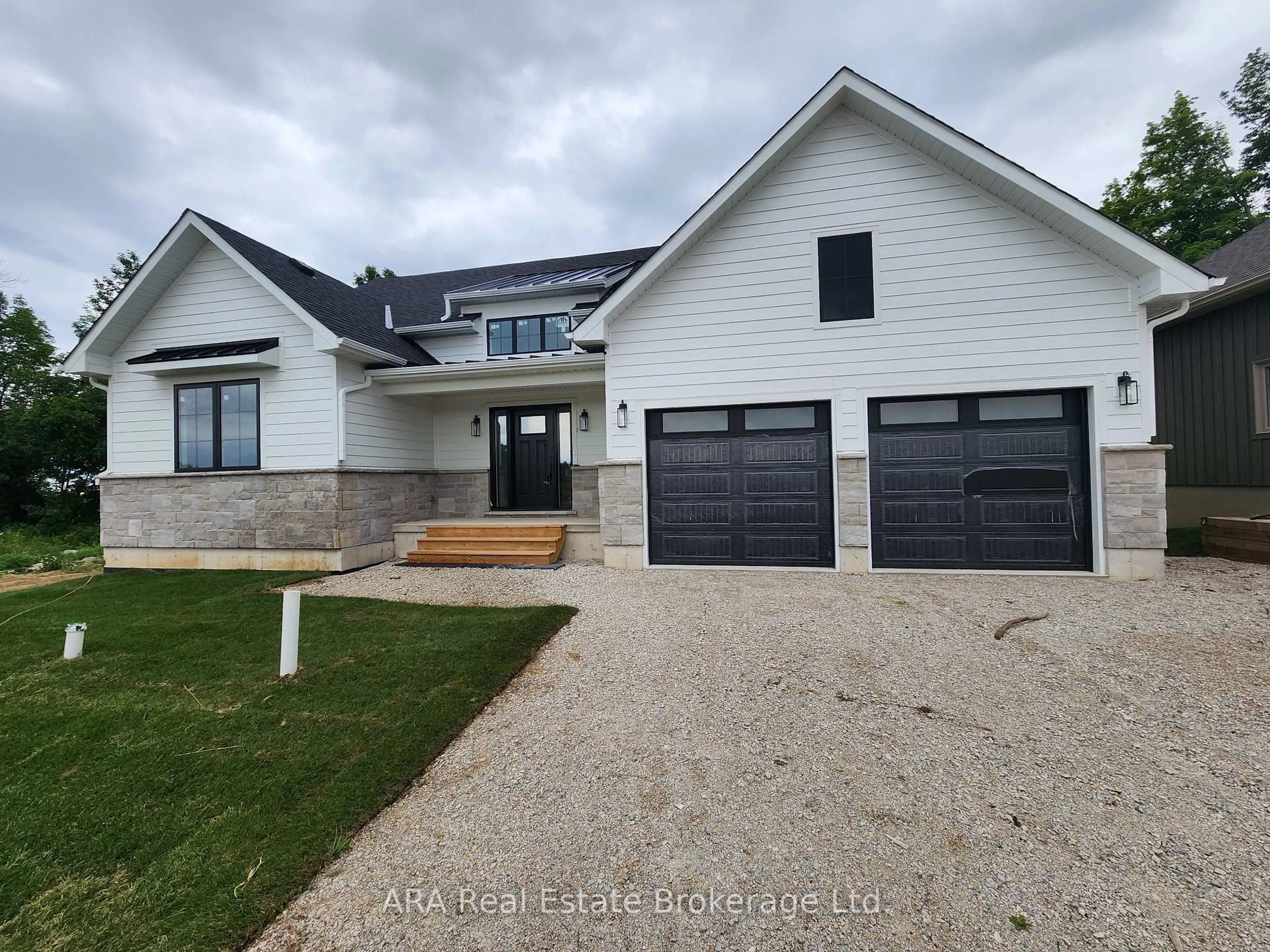 Home with vinyl exterior material, street for 2 Hilton Lane #33, Meaford Ontario N4L 1L8