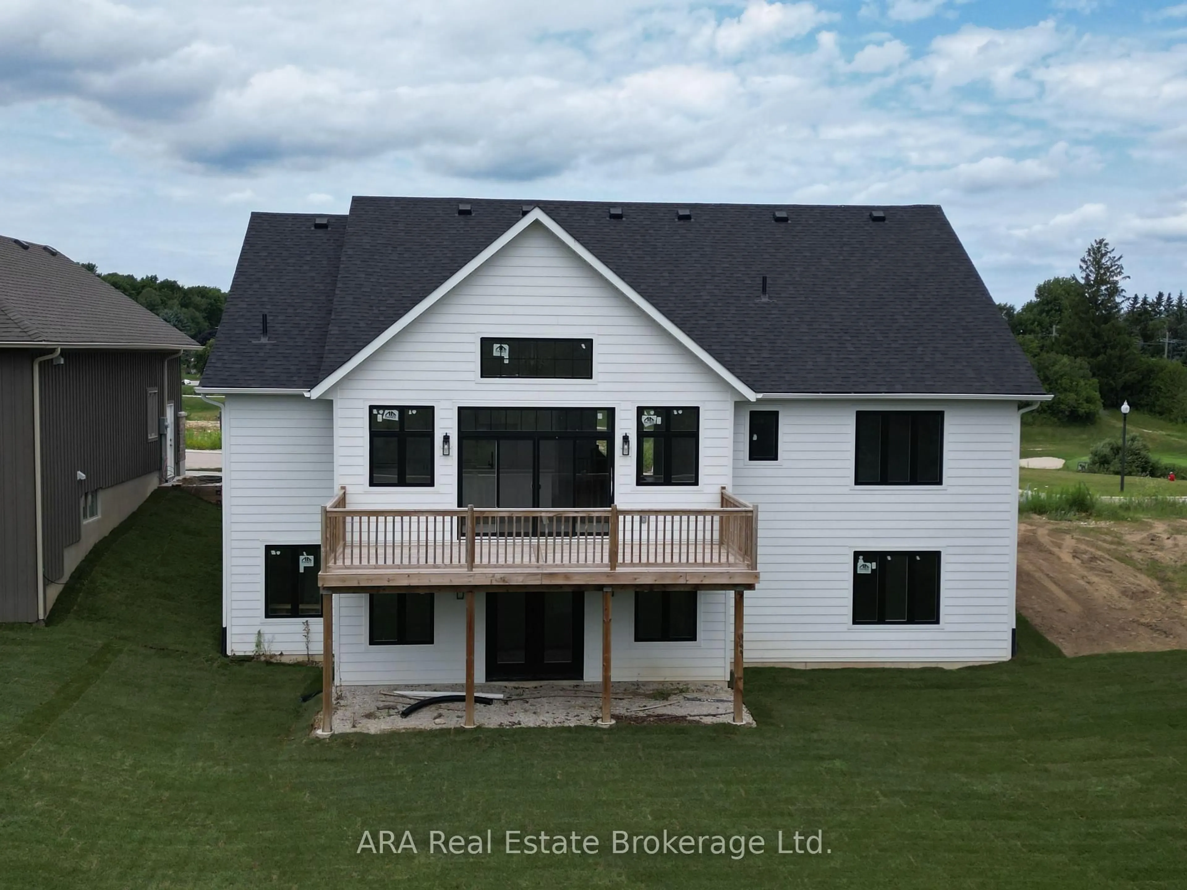 A pic from outside/outdoor area/front of a property/back of a property/a pic from drone, building for 2 Hilton Lane #33, Meaford Ontario N4L 1L8