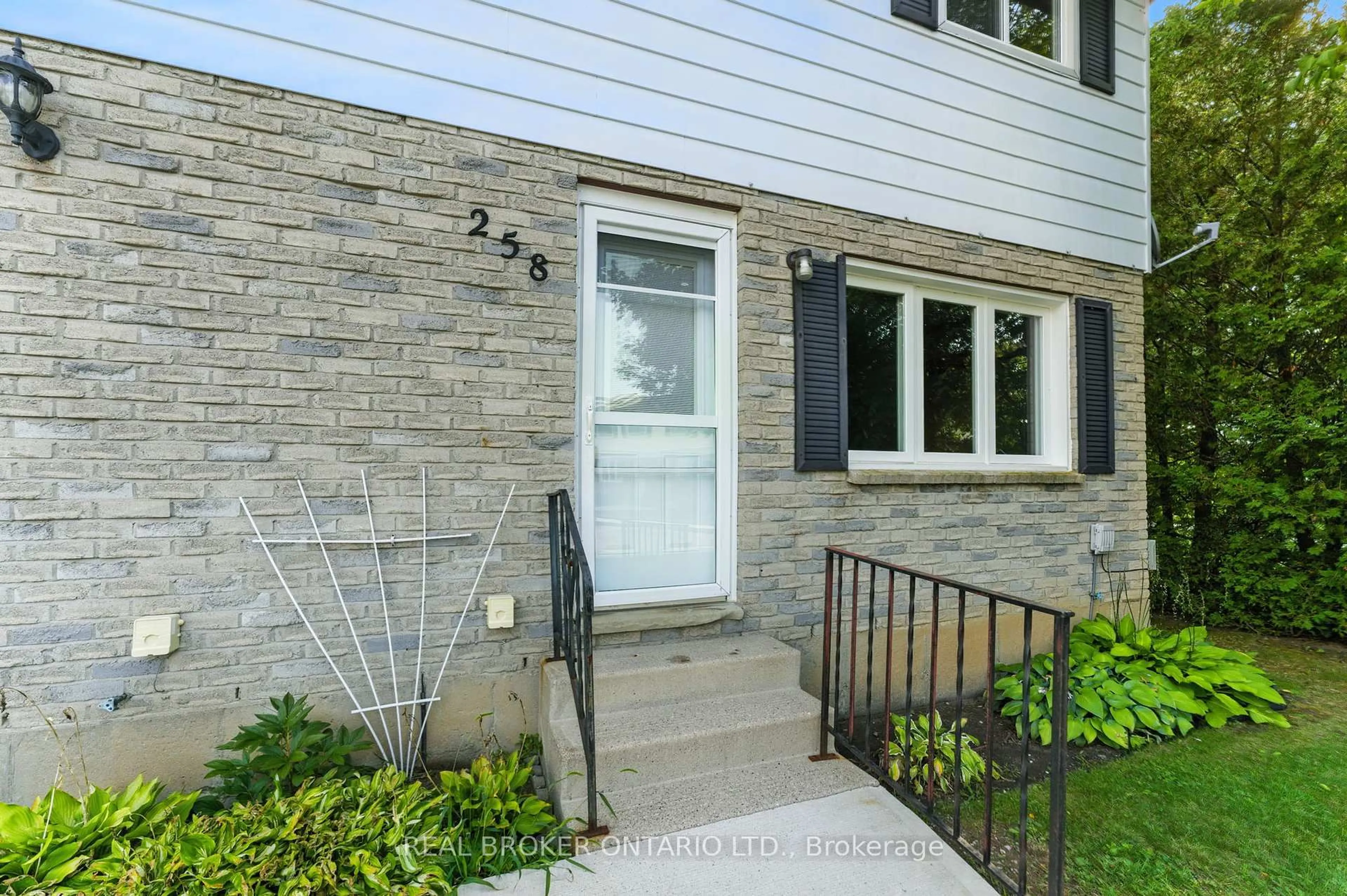 Unknown for 258 Richardson Dr #U6, Norfolk Ontario N0A 1N4