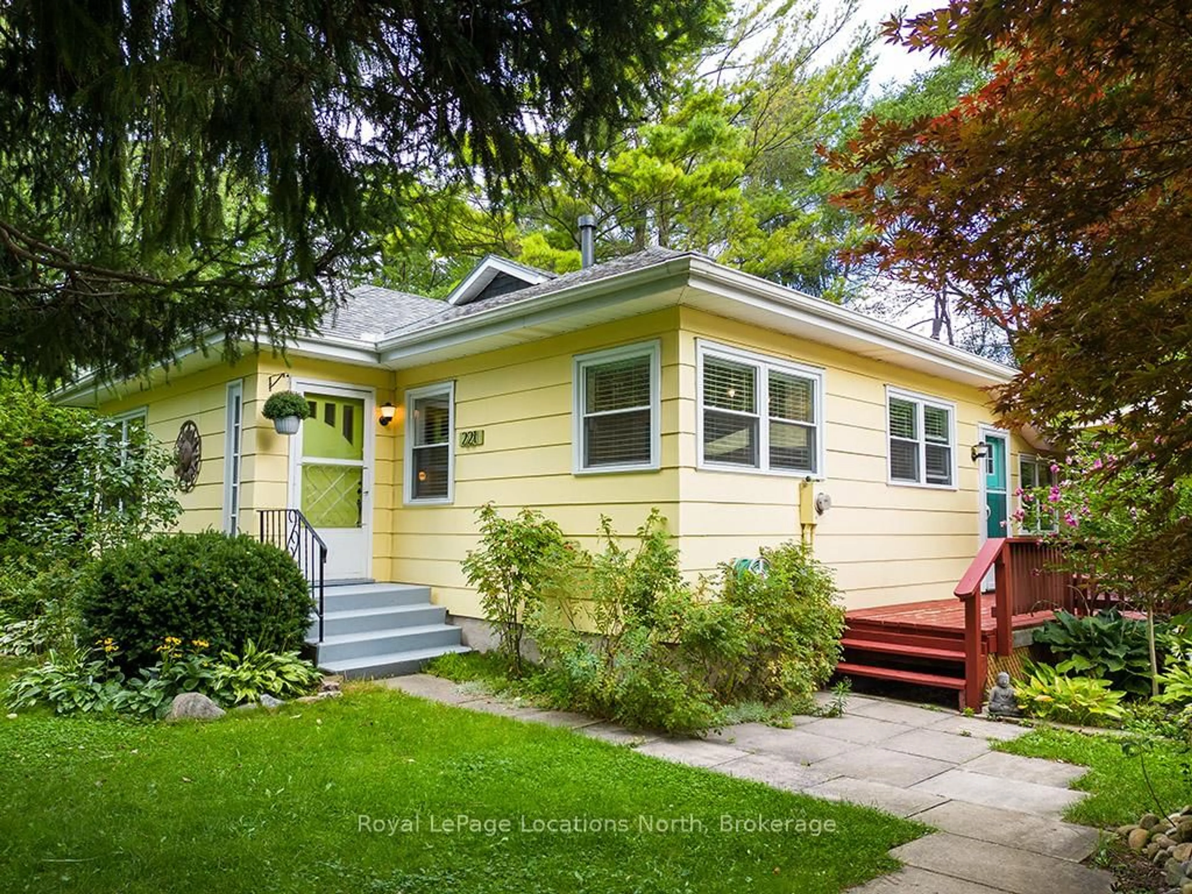 Home with vinyl exterior material, street for 221 Graham St, Meaford Ontario N4L 1A9