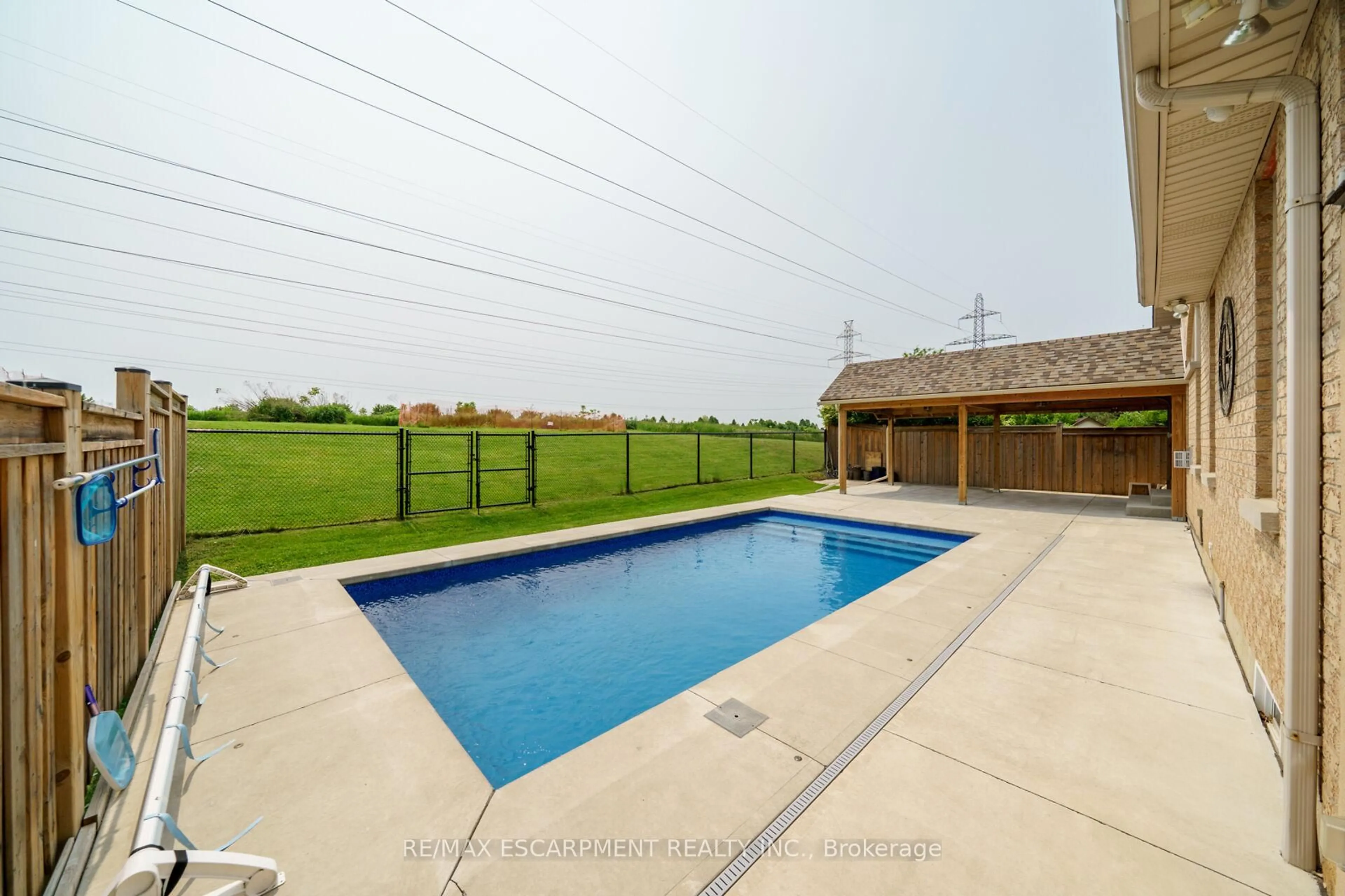 Pool for 117 Christopher Dr, Hamilton Ontario L9B 1G6