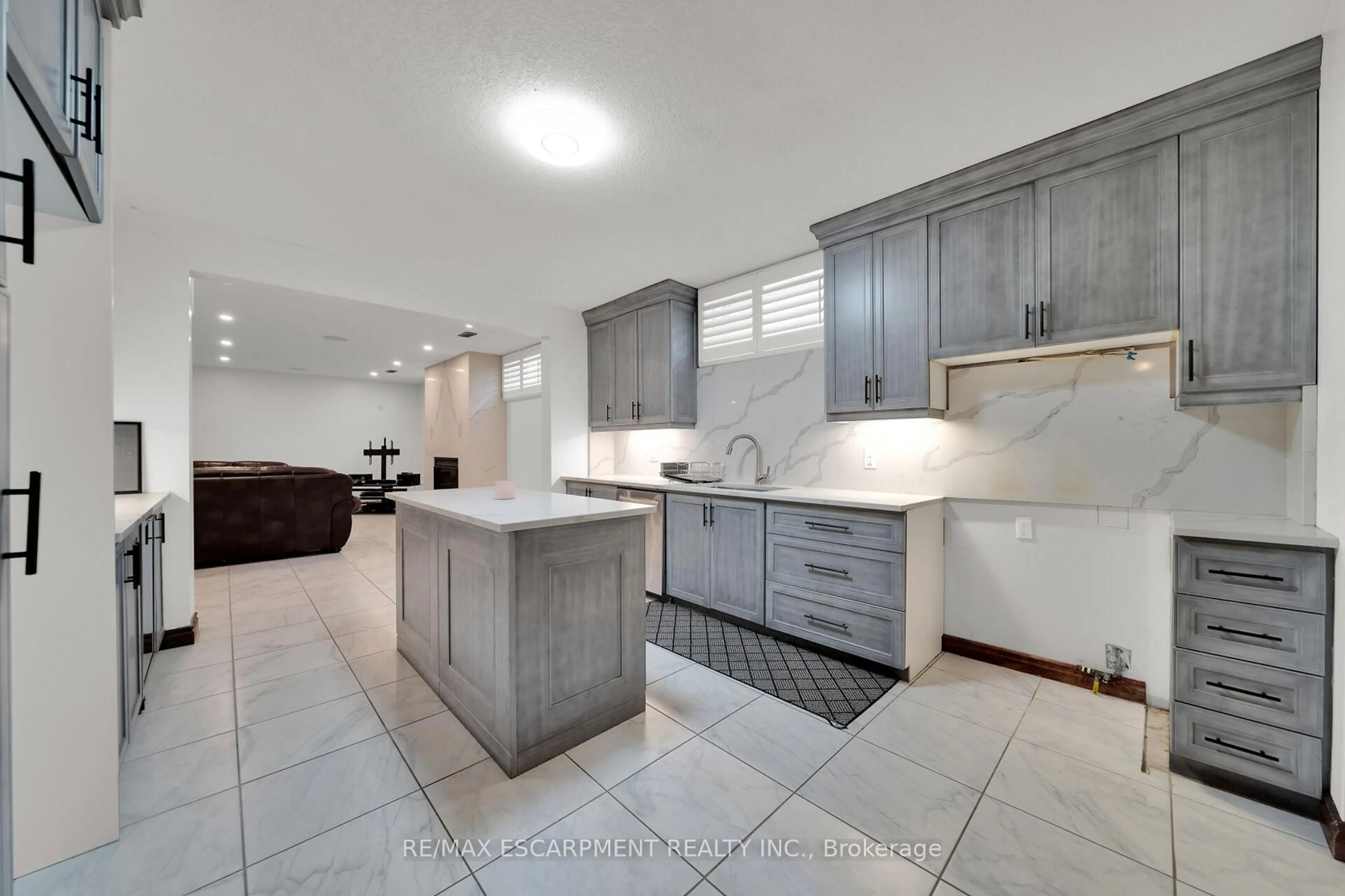 Open concept kitchen, unknown for 117 Christopher Dr, Hamilton Ontario L9B 1G6