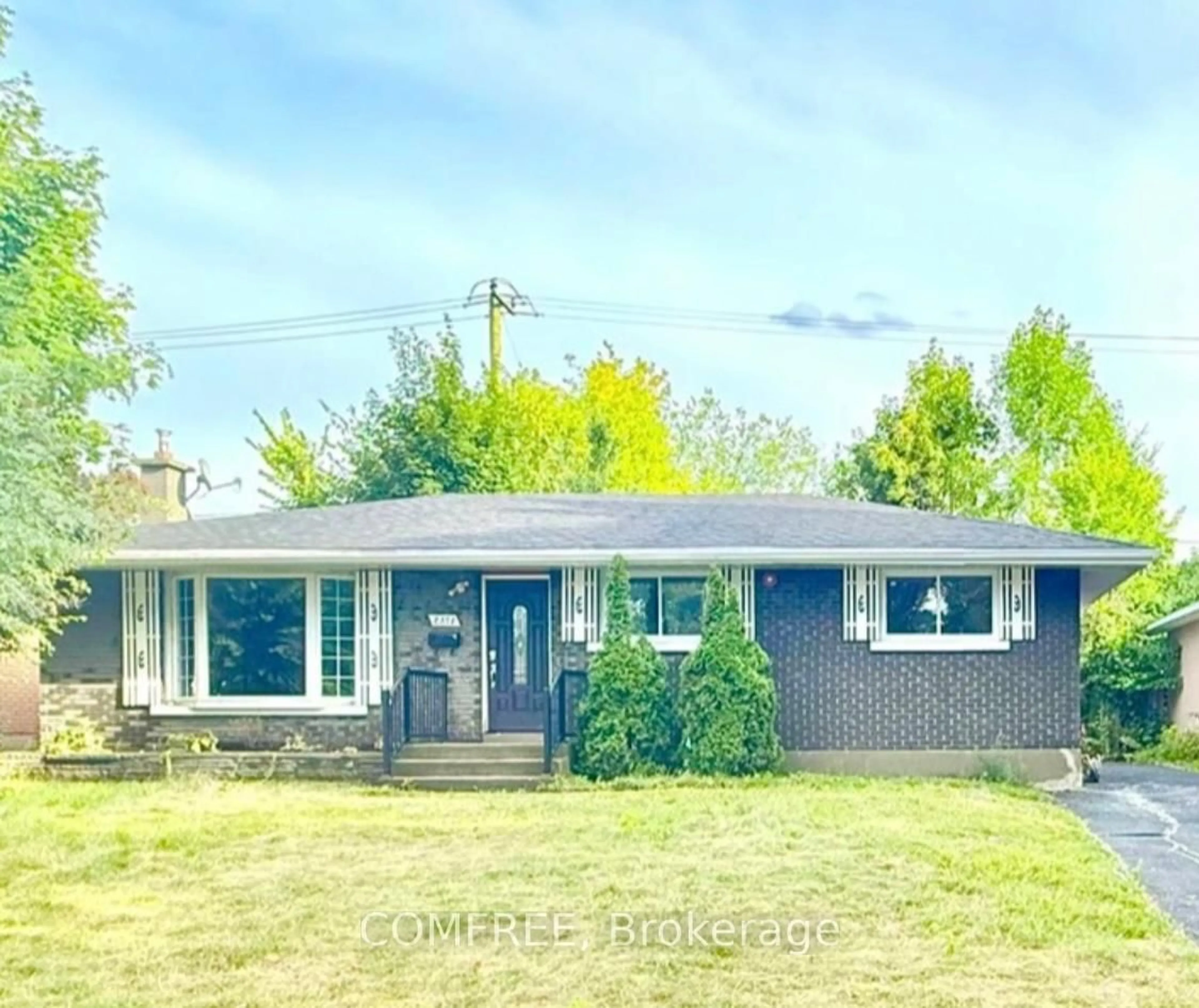 Home with vinyl exterior material, street for 2372 Riley Ave, Ottawa Ontario K2C 1J9
