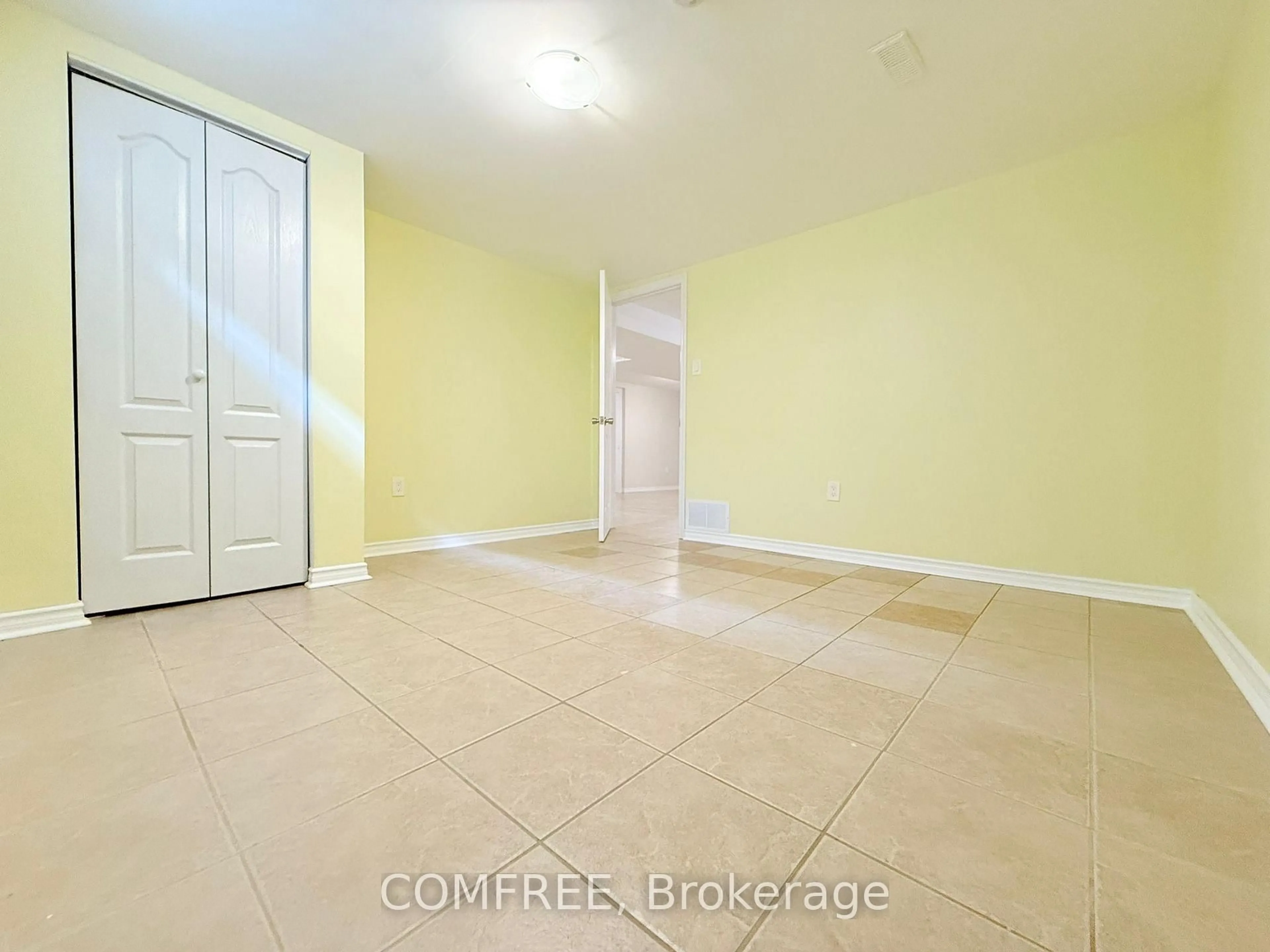 A pic of a room for 2372 Riley Ave, Ottawa Ontario K2C 1J9