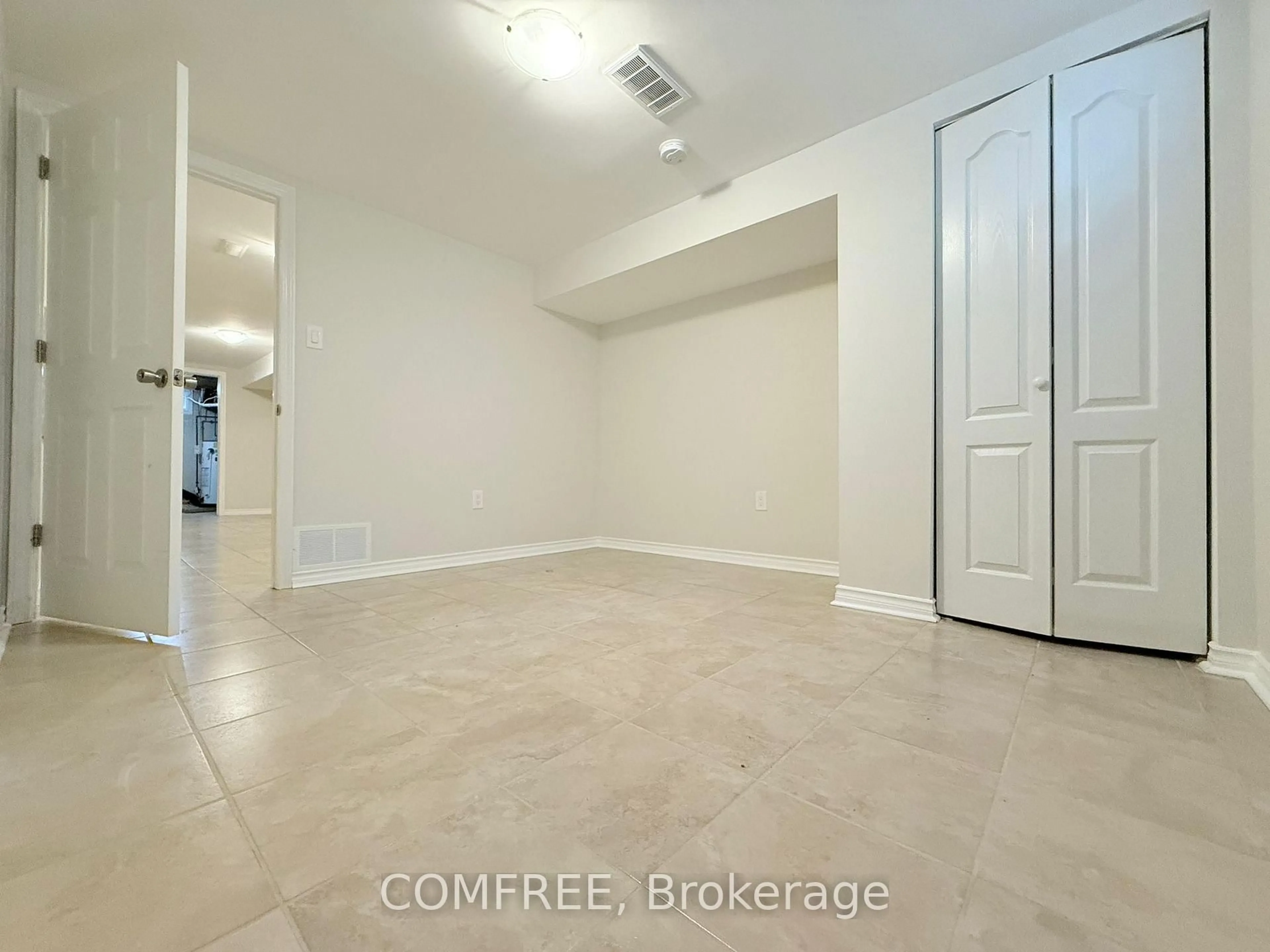 A pic of a room for 2372 Riley Ave, Ottawa Ontario K2C 1J9