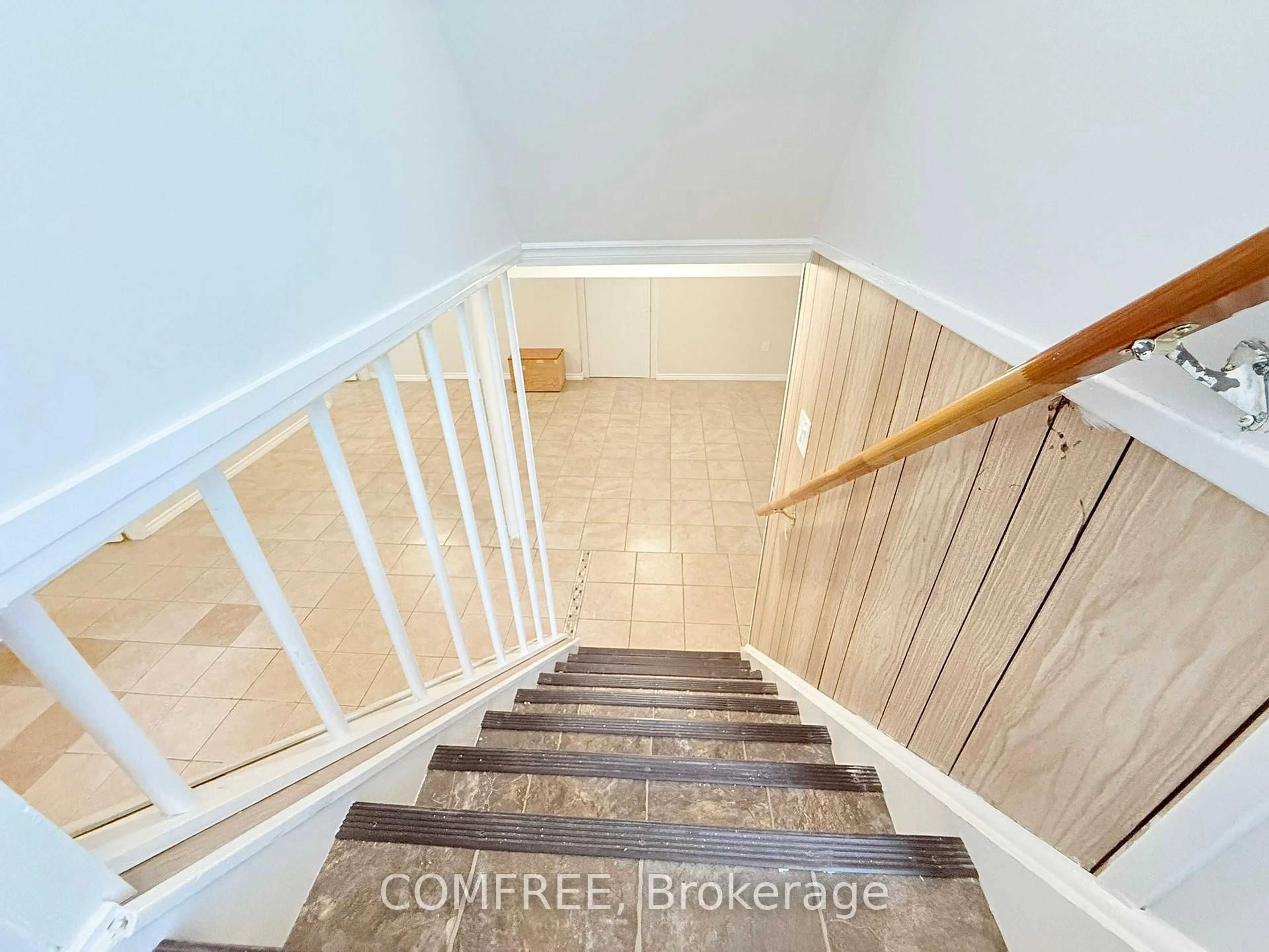 Stairs for 2372 Riley Ave, Ottawa Ontario K2C 1J9
