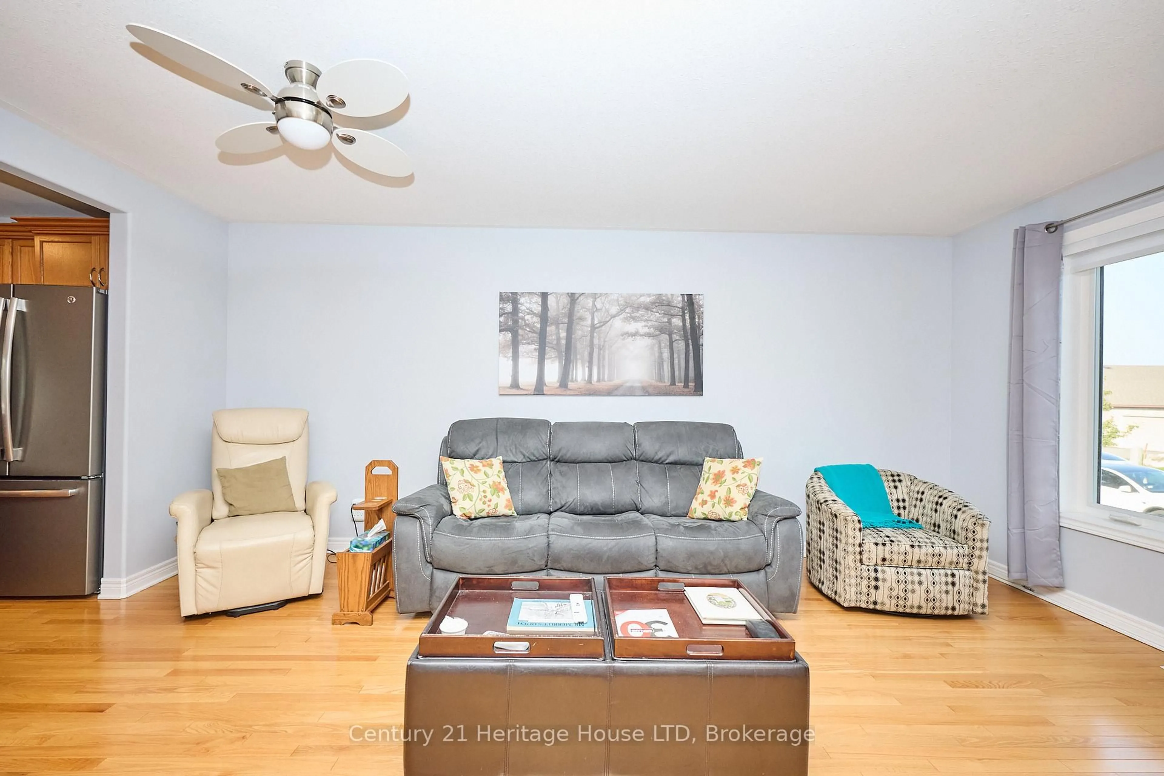 Living room with furniture, wood/laminate floor for 358 Antoinette Rd, Fort Erie Ontario L2A 6S5