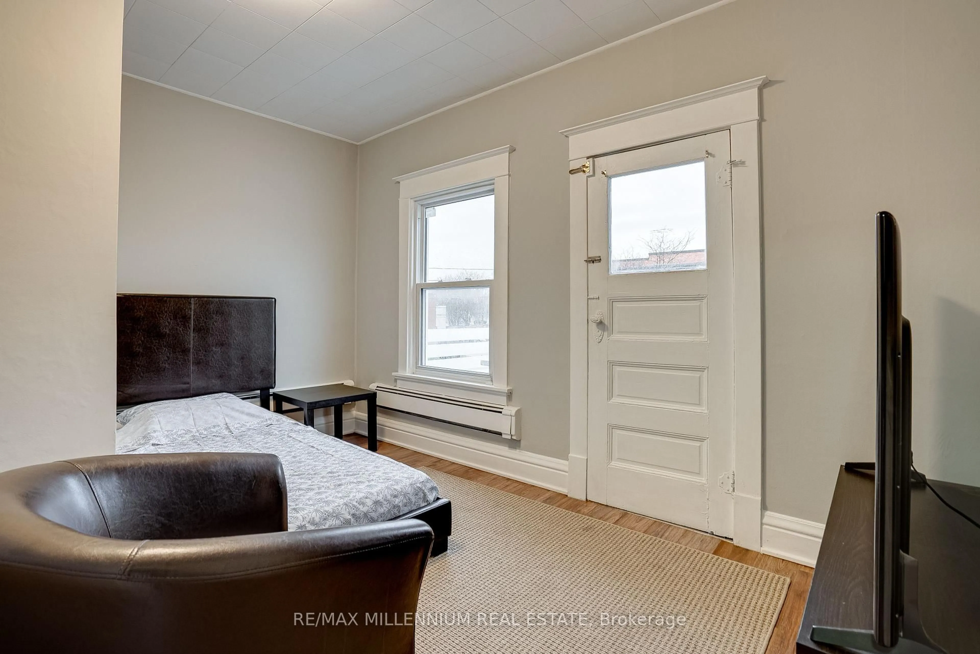 Unknown for 128 Geneva St, St. Catharines Ontario L2R 4N6