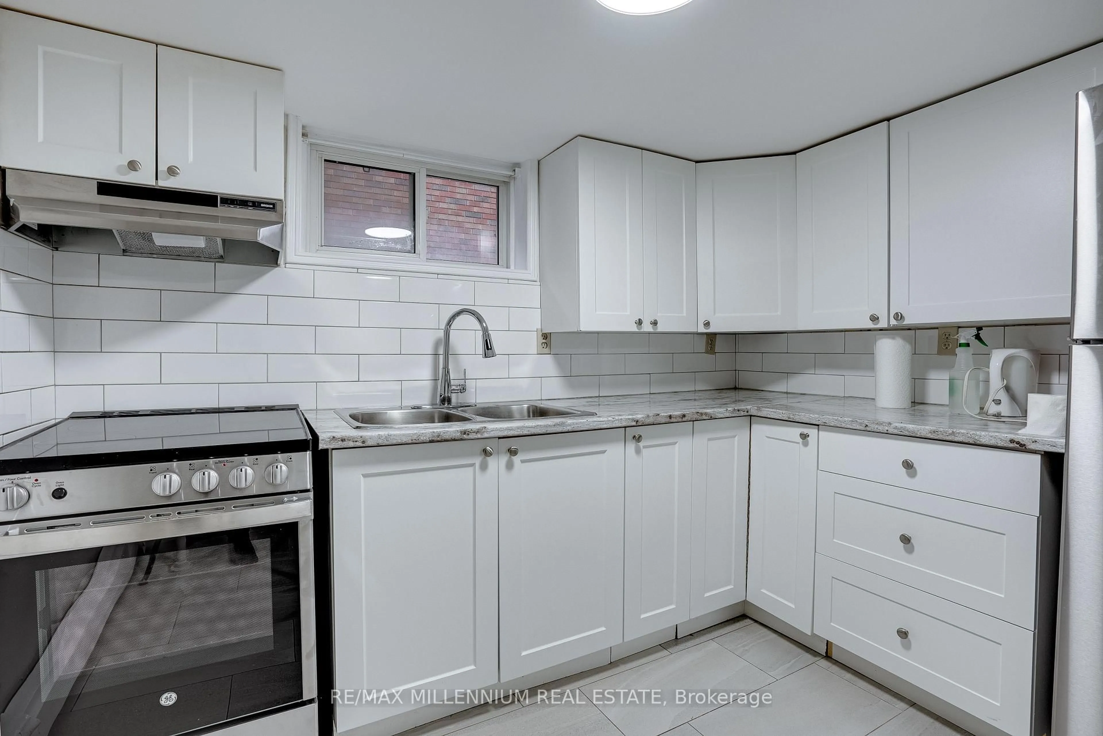 Standard kitchen, unknown for 128 Geneva St, St. Catharines Ontario L2R 4N6
