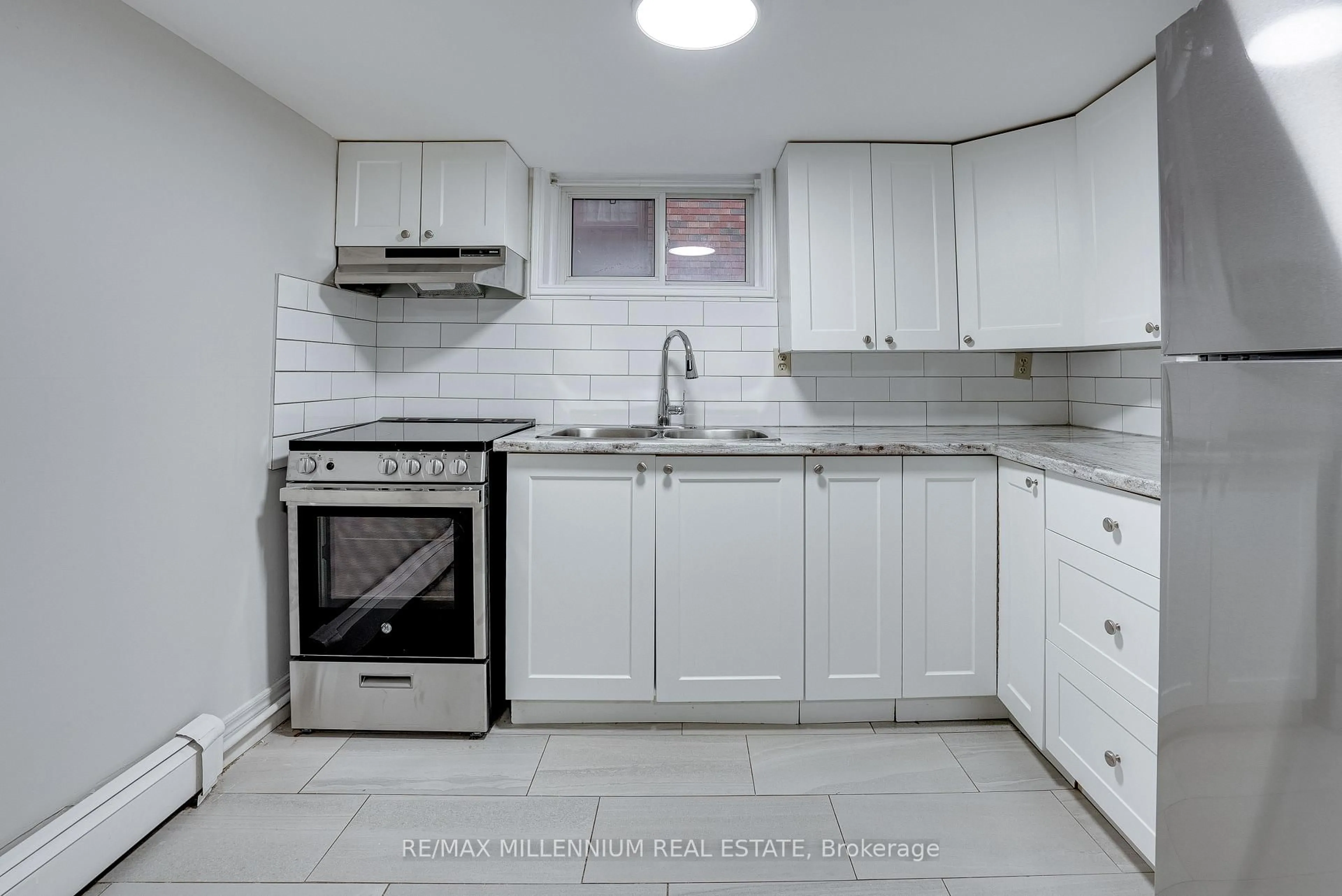 Standard kitchen, unknown for 128 Geneva St, St. Catharines Ontario L2R 4N6