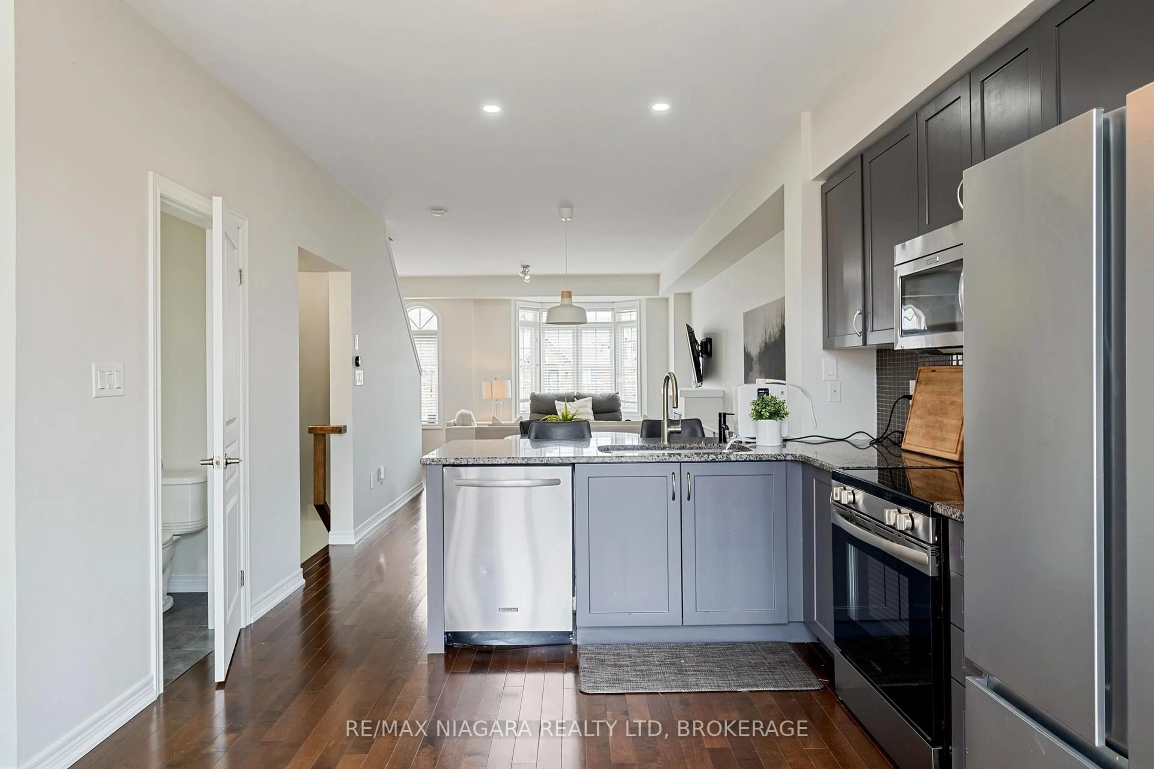 Open concept kitchen, unknown for 541 WINSTON Rd #19, Grimsby Ontario L3M 4E8