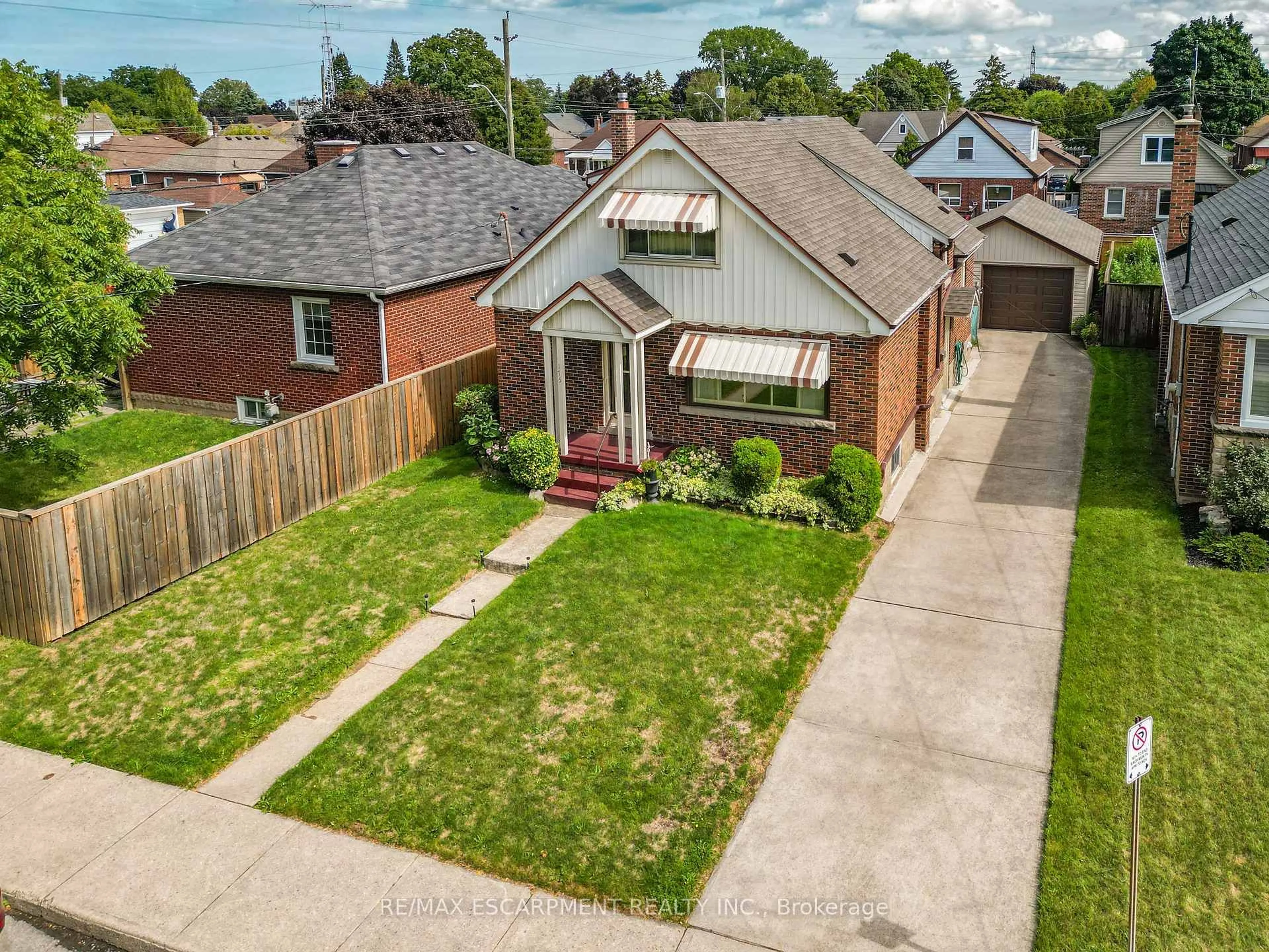 A pic from outside/outdoor area/front of a property/back of a property/a pic from drone, street for 175 Garside Ave, Hamilton Ontario L8K 2W3