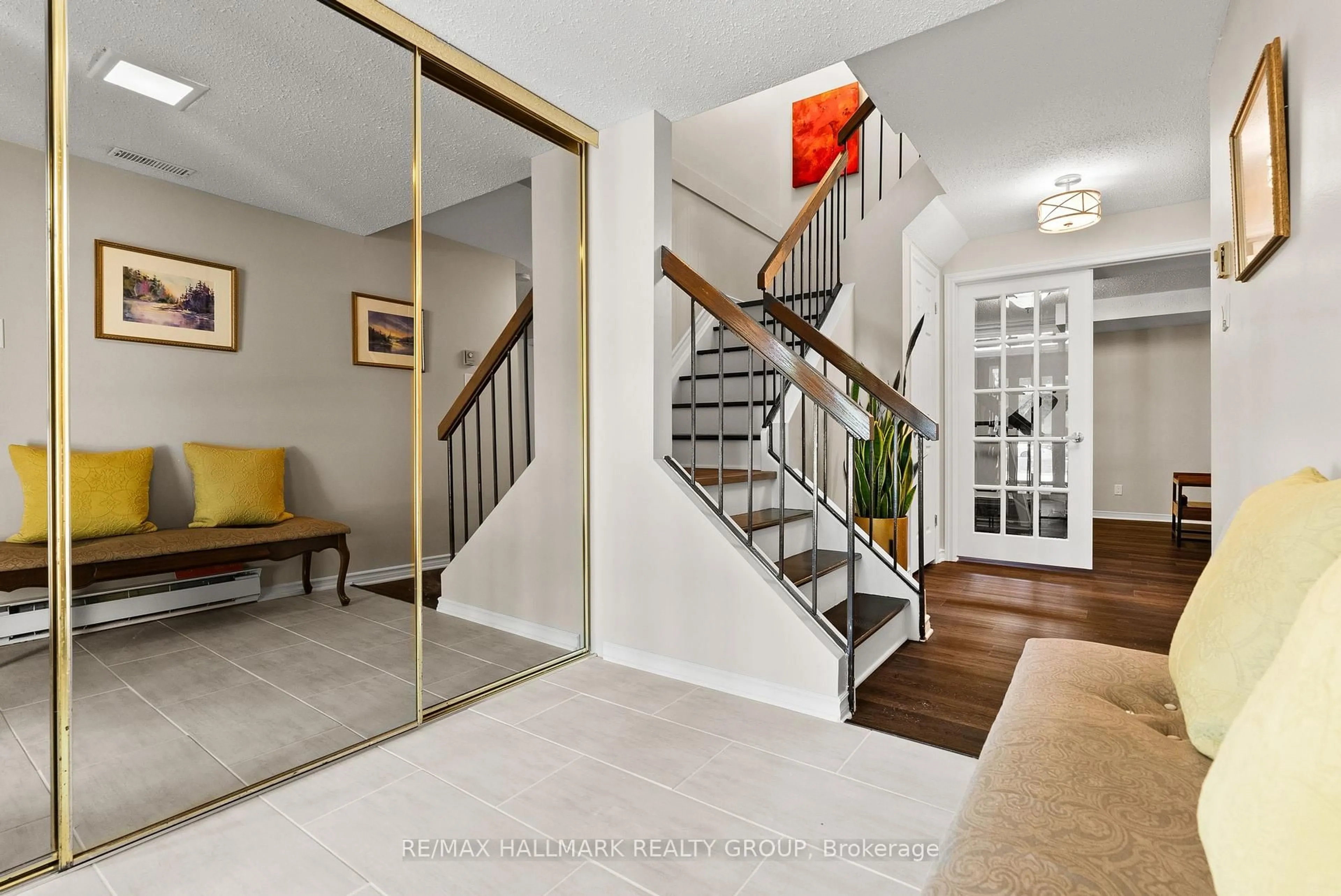 Indoor entryway for 41D Fable St, Ottawa Ontario K2J 3K4