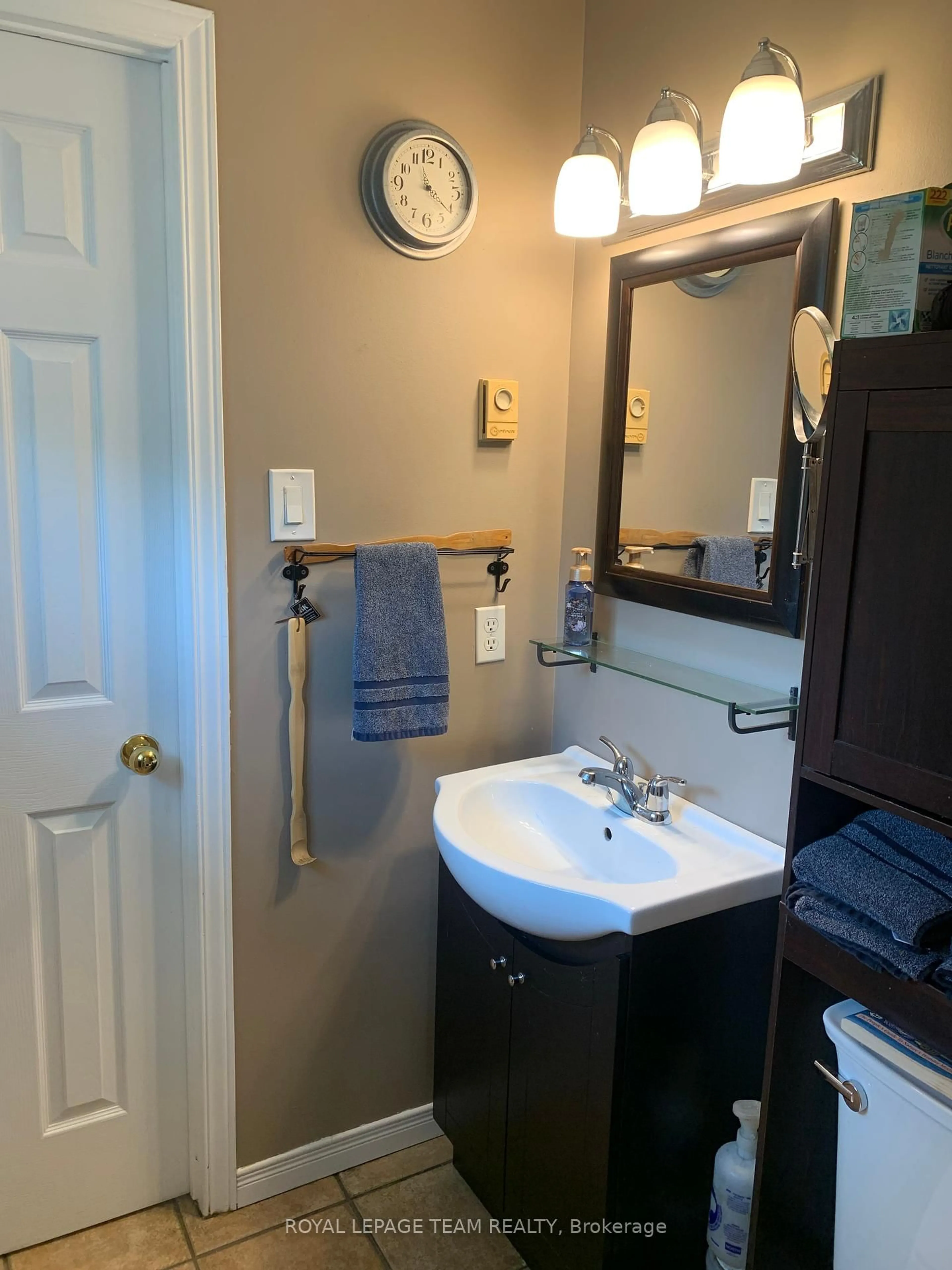 Standard bathroom, unknown for 690 Limerick Rd, North Grenville Ontario K0G 1T0