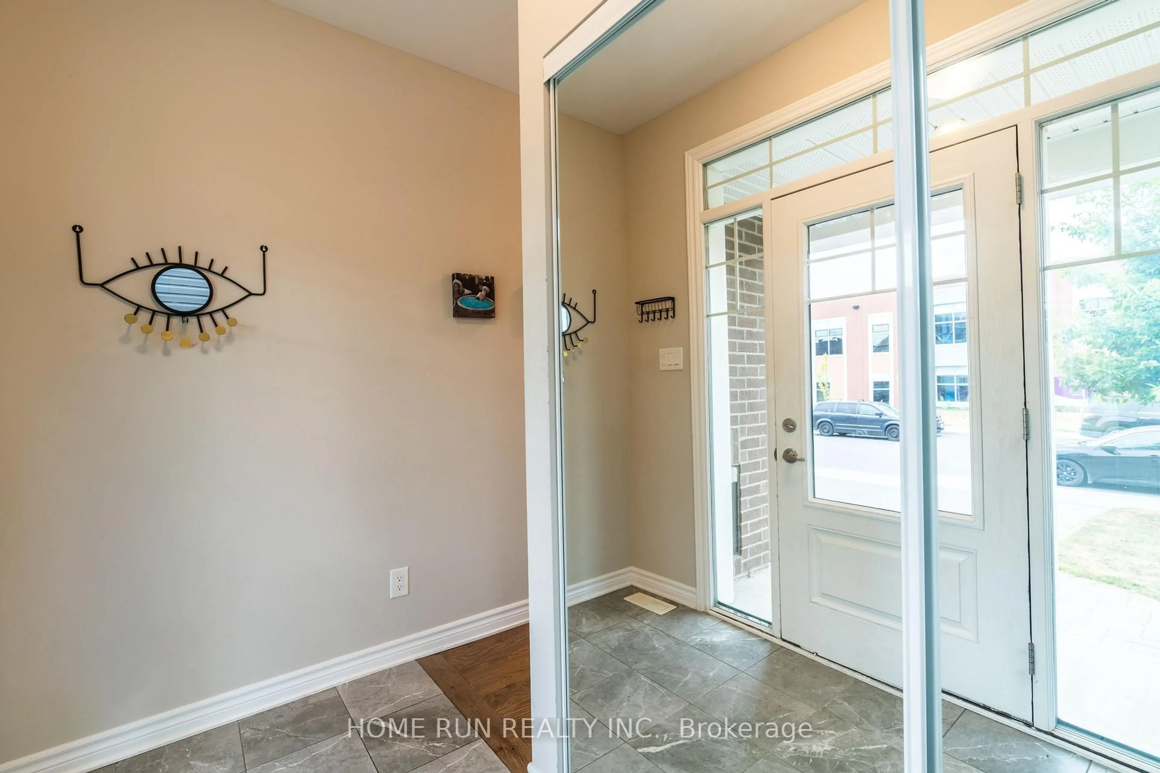 Indoor entryway for 974 Kilbirnie Dr, Ottawa Ontario K2J 6E6