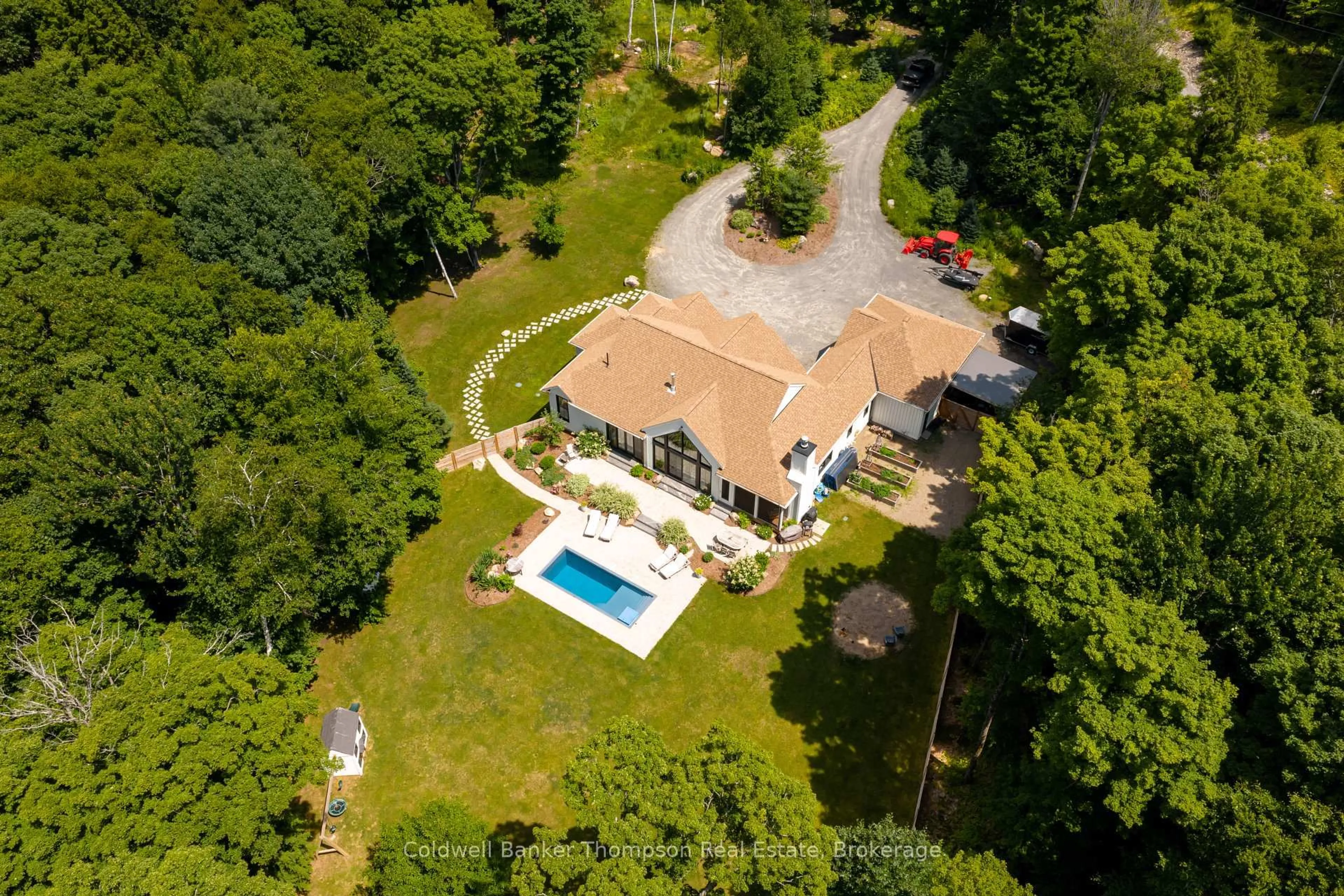 A pic from outside/outdoor area/front of a property/back of a property/a pic from drone, water/lake/river/ocean view for 350 Skyhills Rd, Huntsville Ontario P1H 2N5