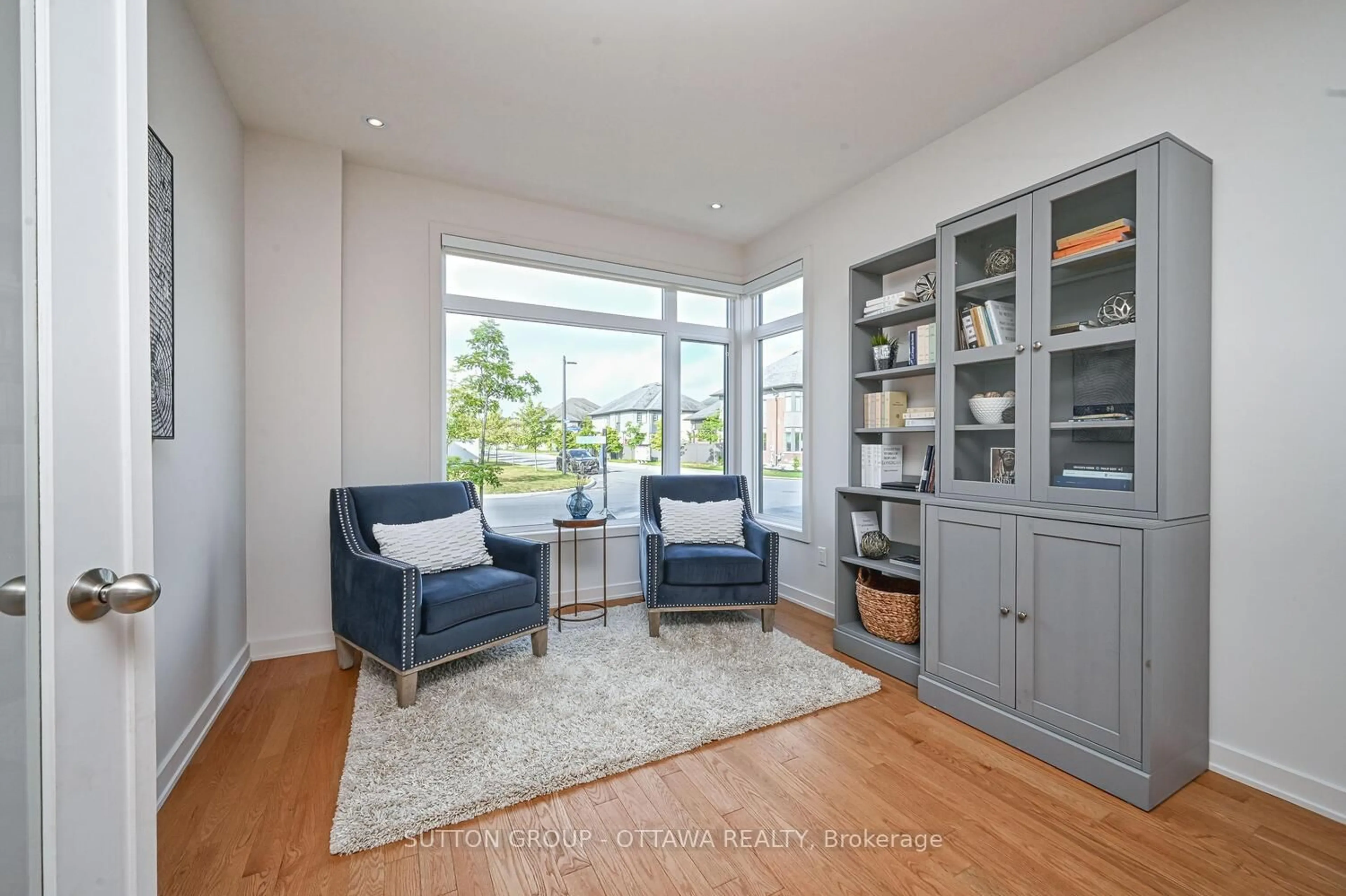 Living room with furniture, unknown for 732 Wooler Pl, Ottawa Ontario K1T 0T5