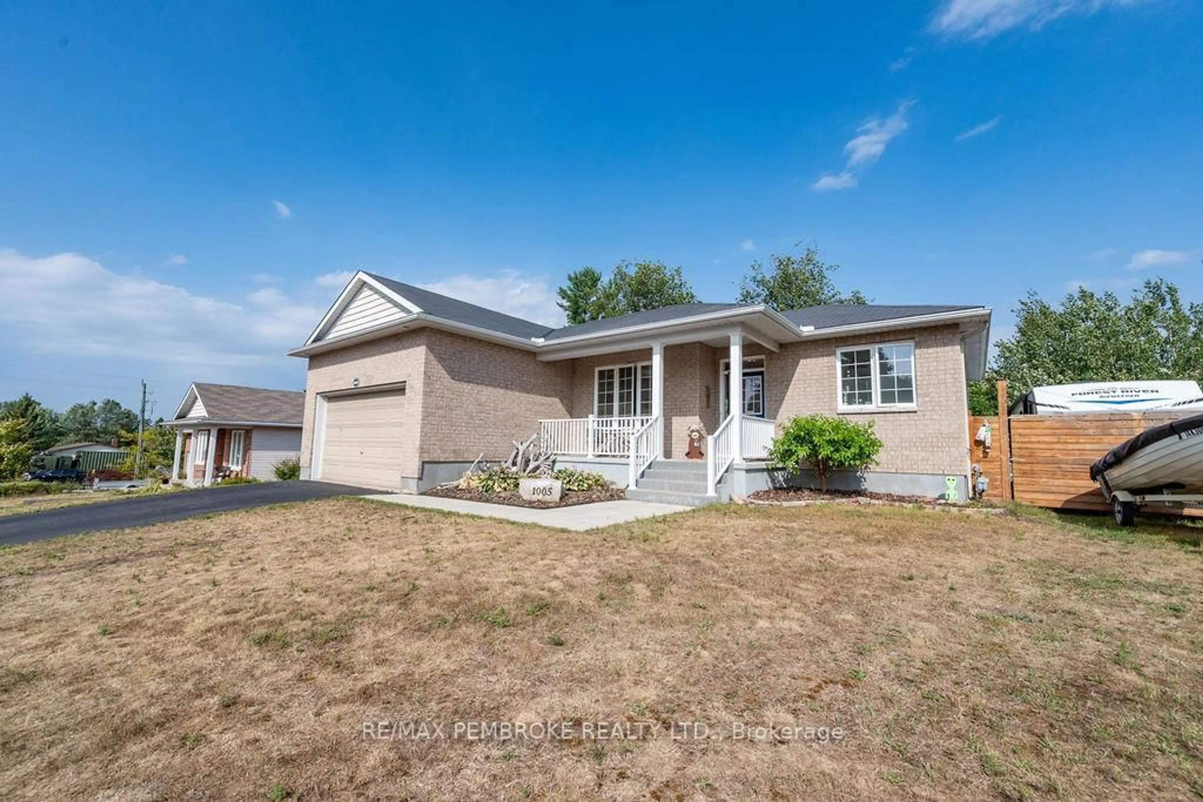 Home with vinyl exterior material, street for 1005 Butler Blvd, Petawawa Ontario K8H 1W8