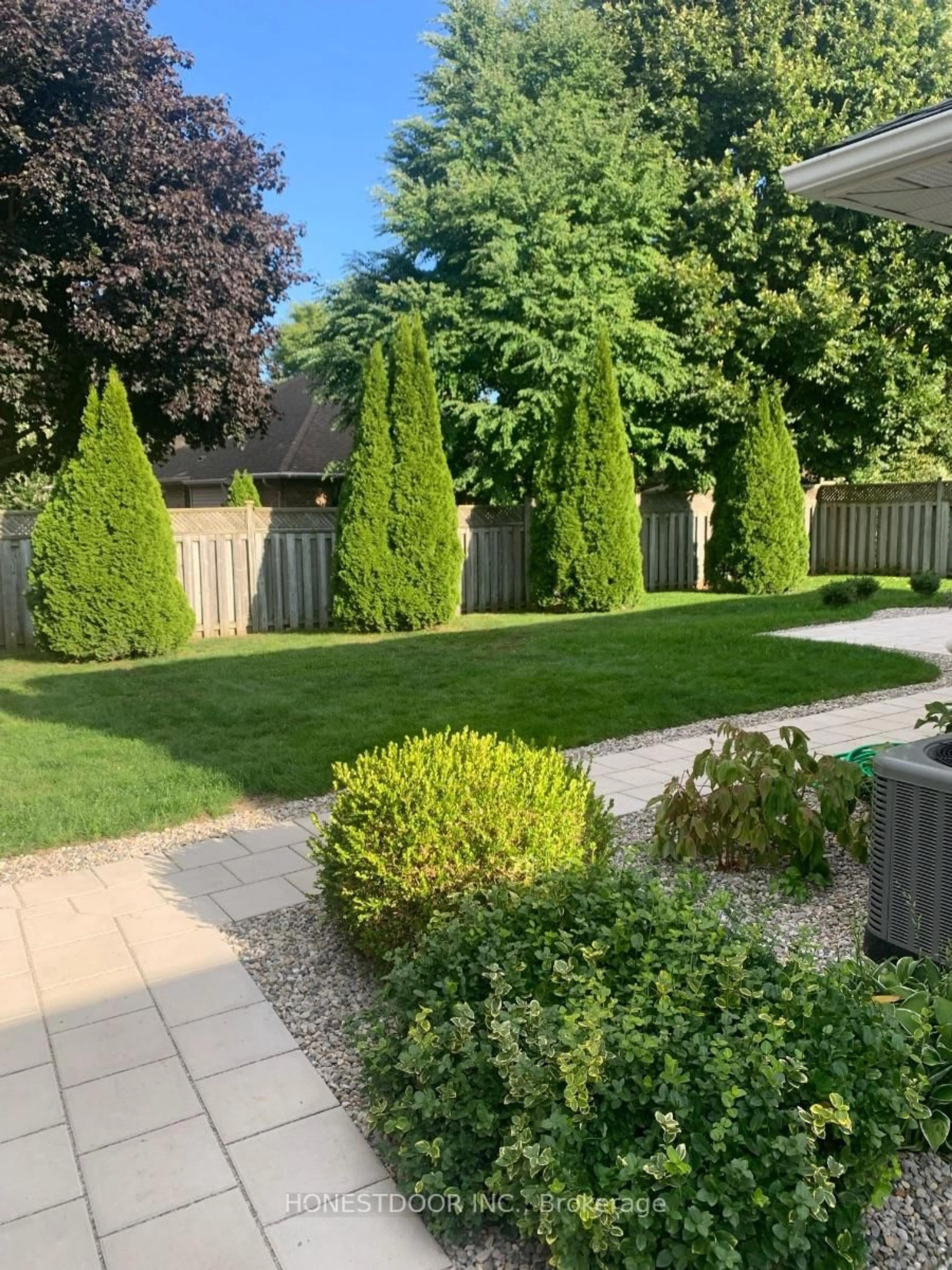 A pic from outside/outdoor area/front of a property/back of a property/a pic from drone, street for 191 Doon Dr, London North Ontario N5X 3S5