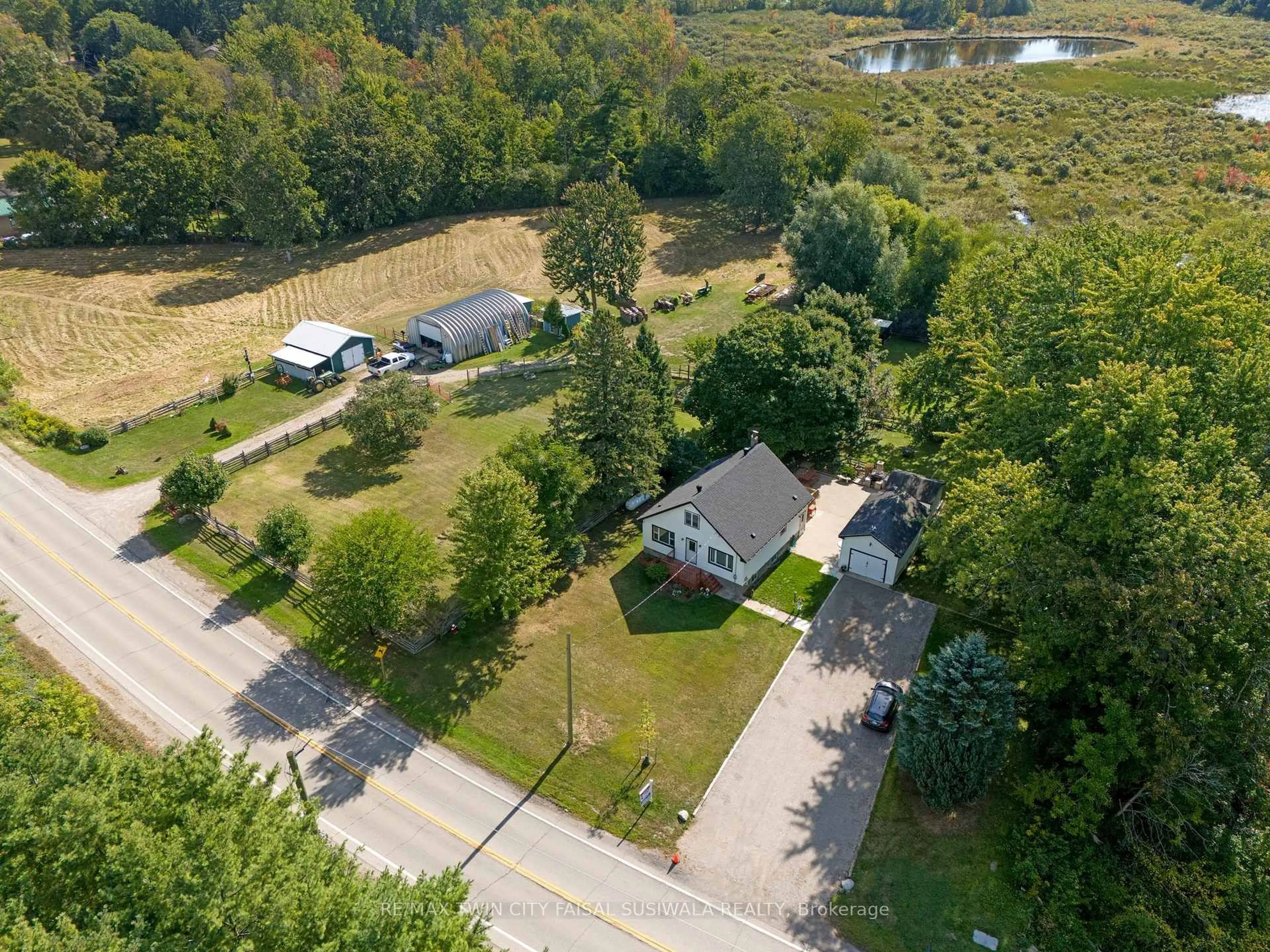 A pic from outside/outdoor area/front of a property/back of a property/a pic from drone, unknown for 2165 Spragues Rd, North Dumfries Ontario N1R 5S5