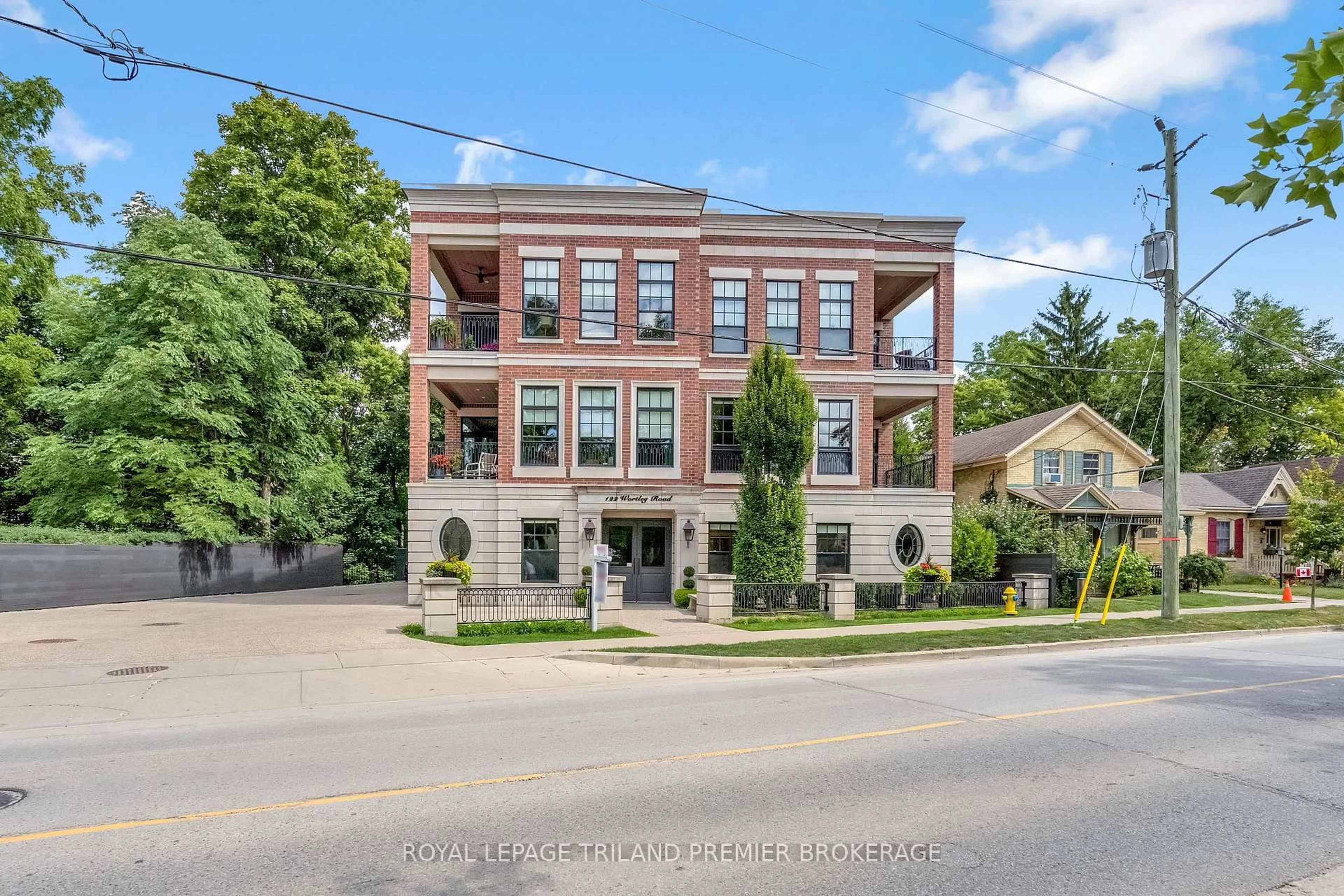 Home with brick exterior material, building for 122 Wortley Rd #202, London South Ontario N6C 3N8