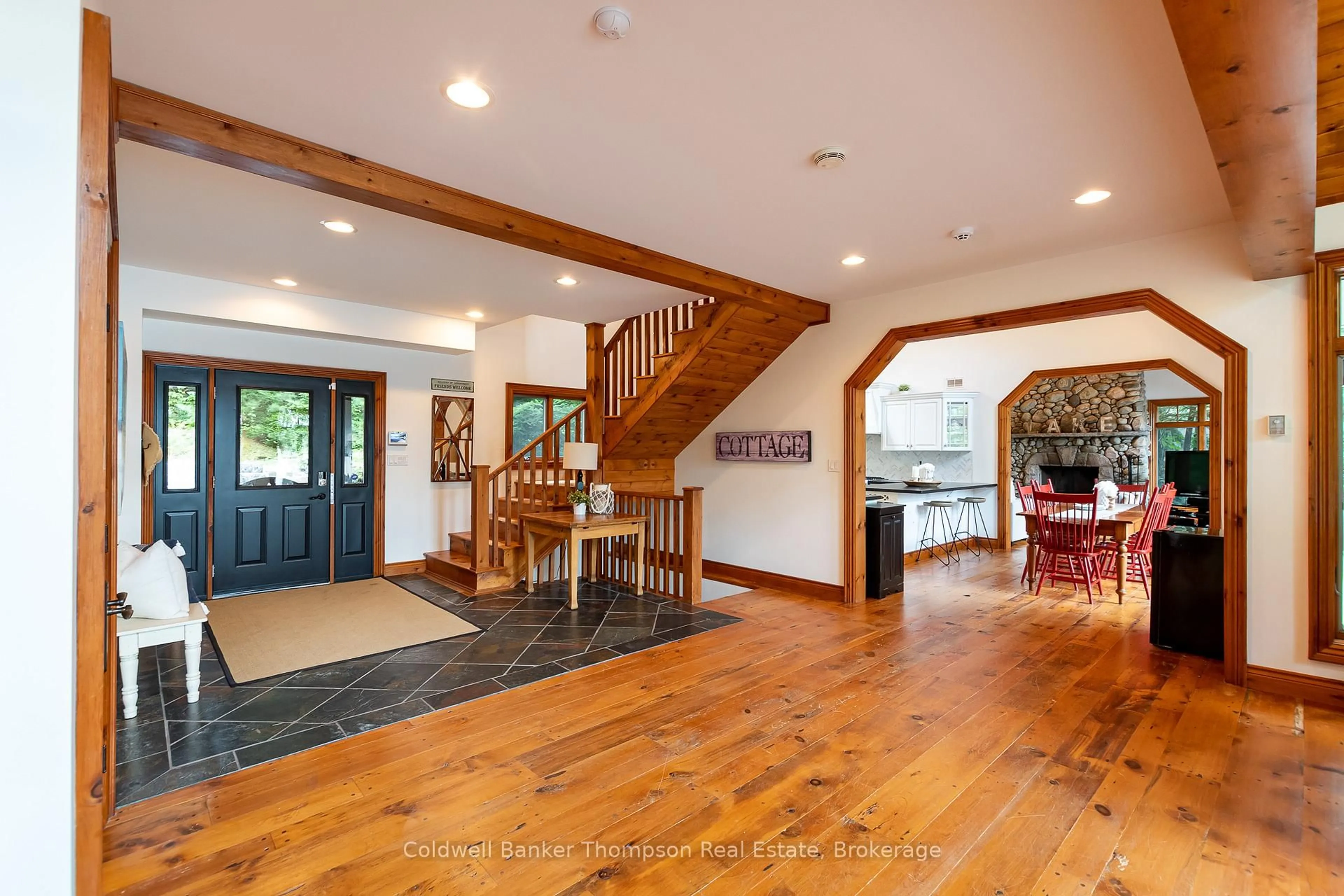 Indoor foyer for 386 Swallowdale Rd, Huntsville Ontario P1H 0A5