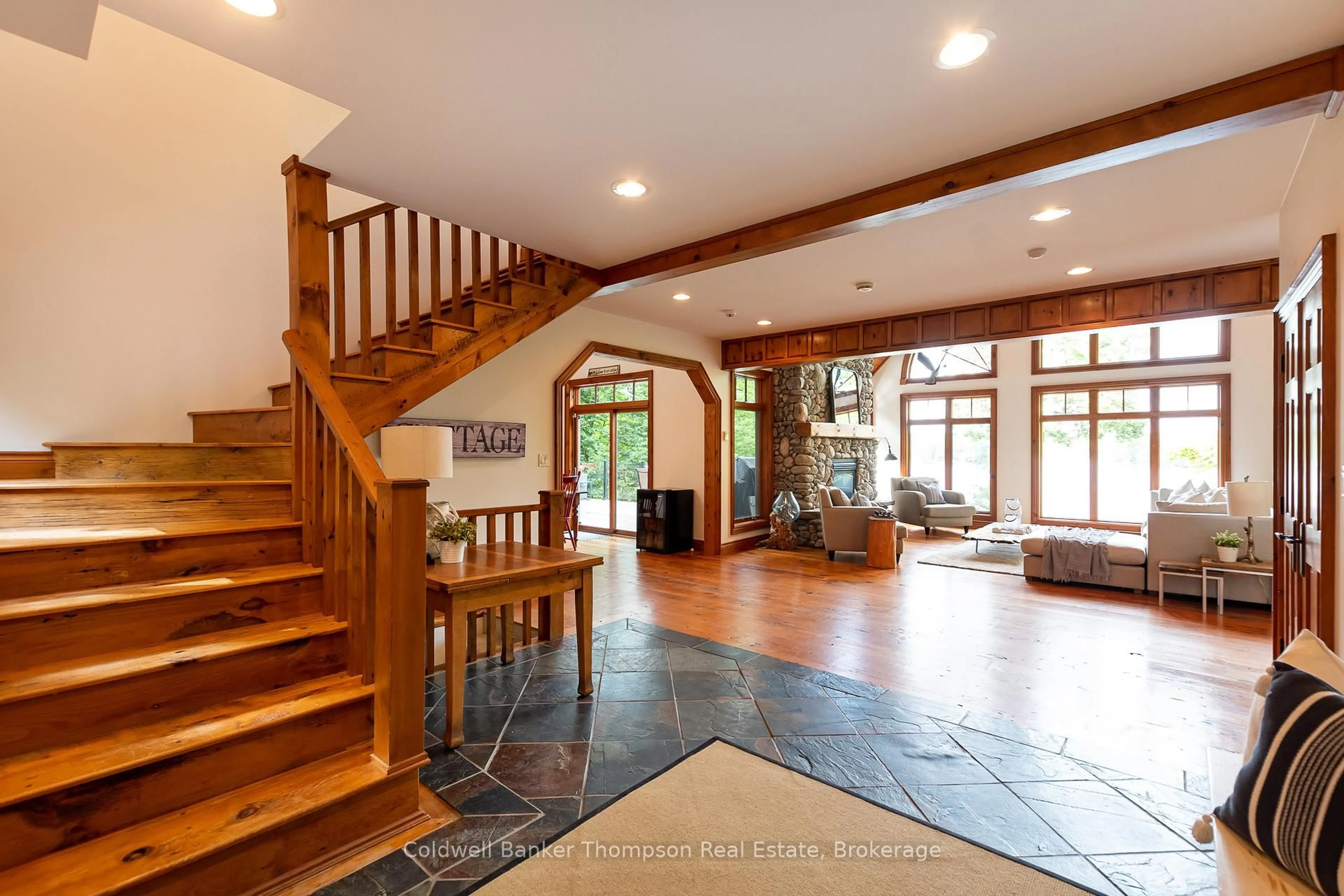 Indoor foyer for 386 Swallowdale Rd, Huntsville Ontario P1H 0A5