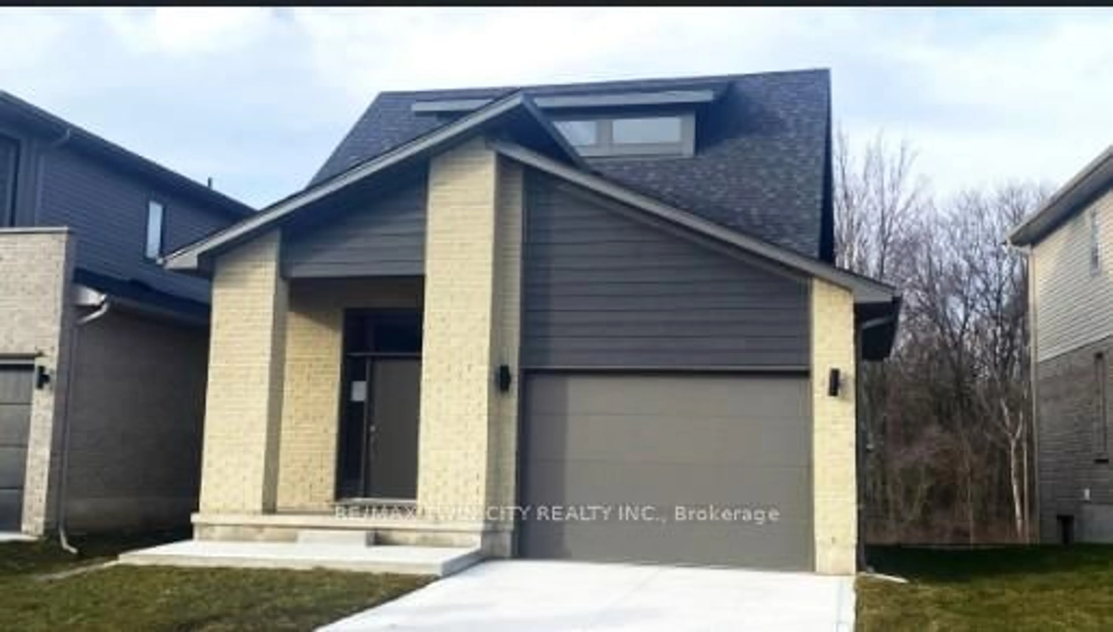 Home with vinyl exterior material, street for 2100 Evans Blvd, London South Ontario N6M 0J6