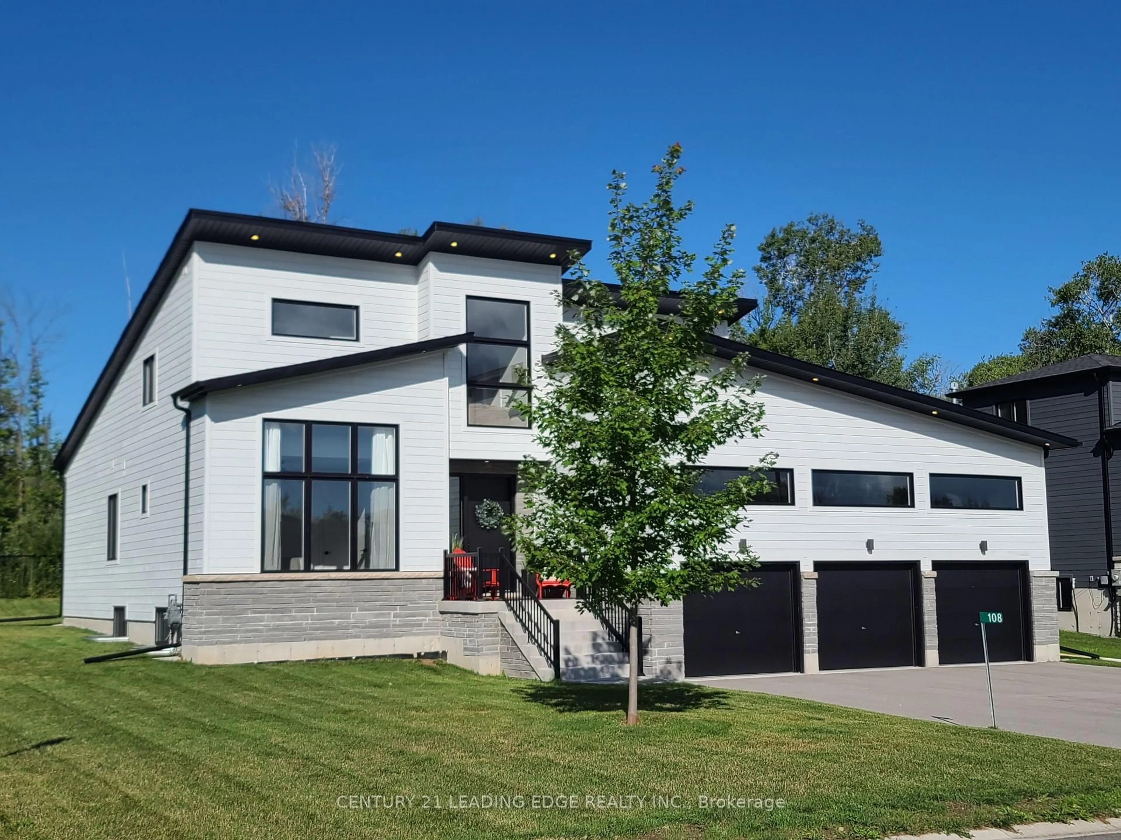 Home with vinyl exterior material, street for 108 Goldie Crt, Blue Mountains Ontario N0H 1J0
